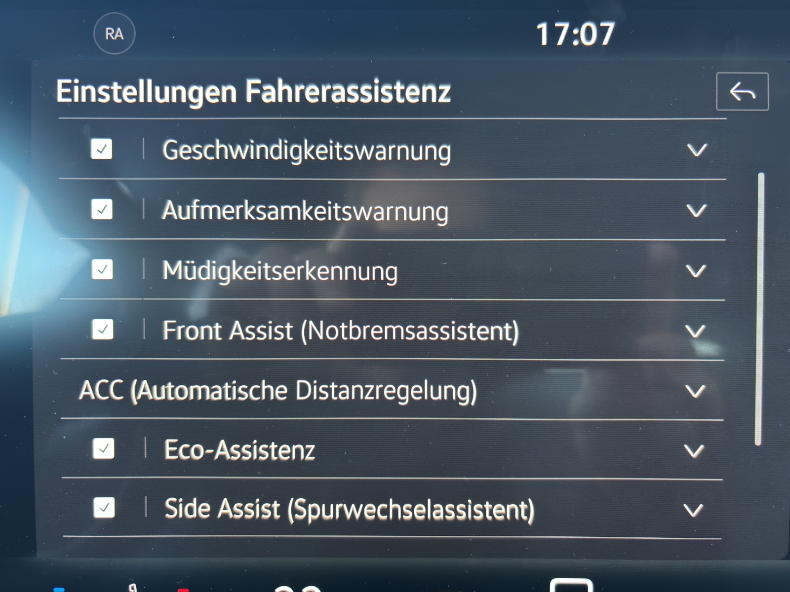 VW New Touareg 3.0 TDI R-Line Tiptronic mit AHK, Luftfahrwek, Allradlenkung & Winterräder-image-27