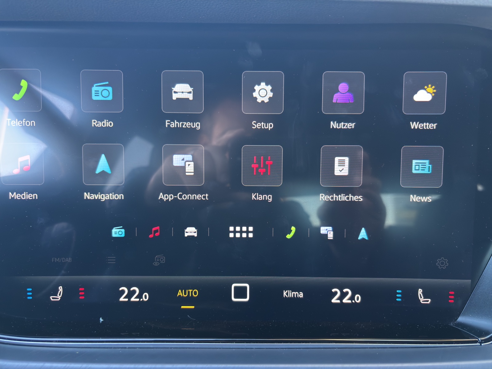 VW New Touareg 3.0 TDI R-Line Tiptronic mit AHK, Luftfahrwek, Allradlenkung & Winterräder-image-18