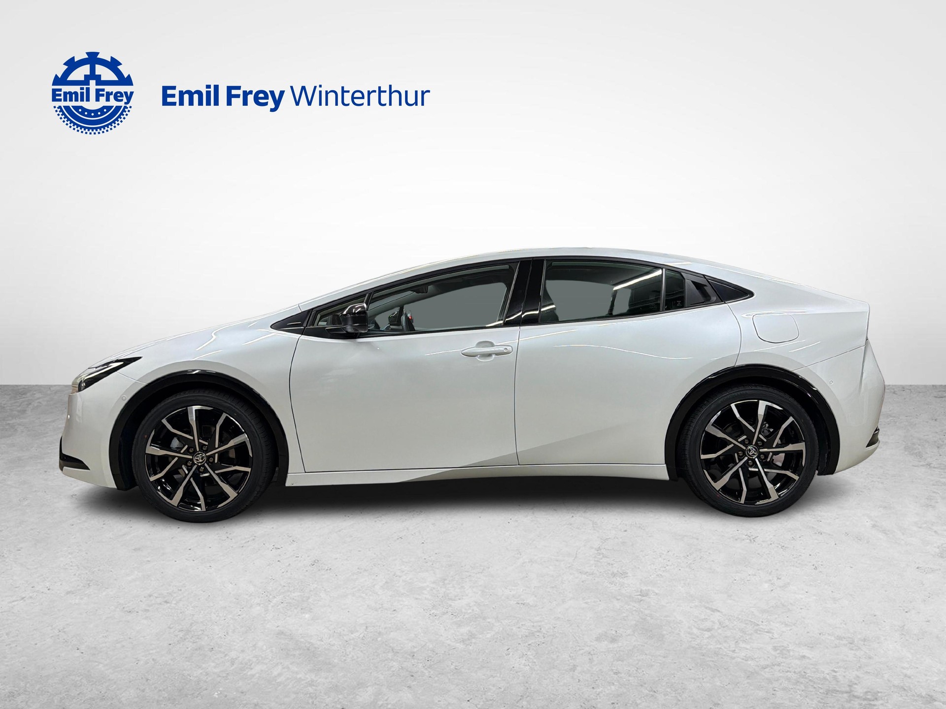TOYOTA Prius 2.0 Plug-In-Hybrid Premium-showroom-element-1