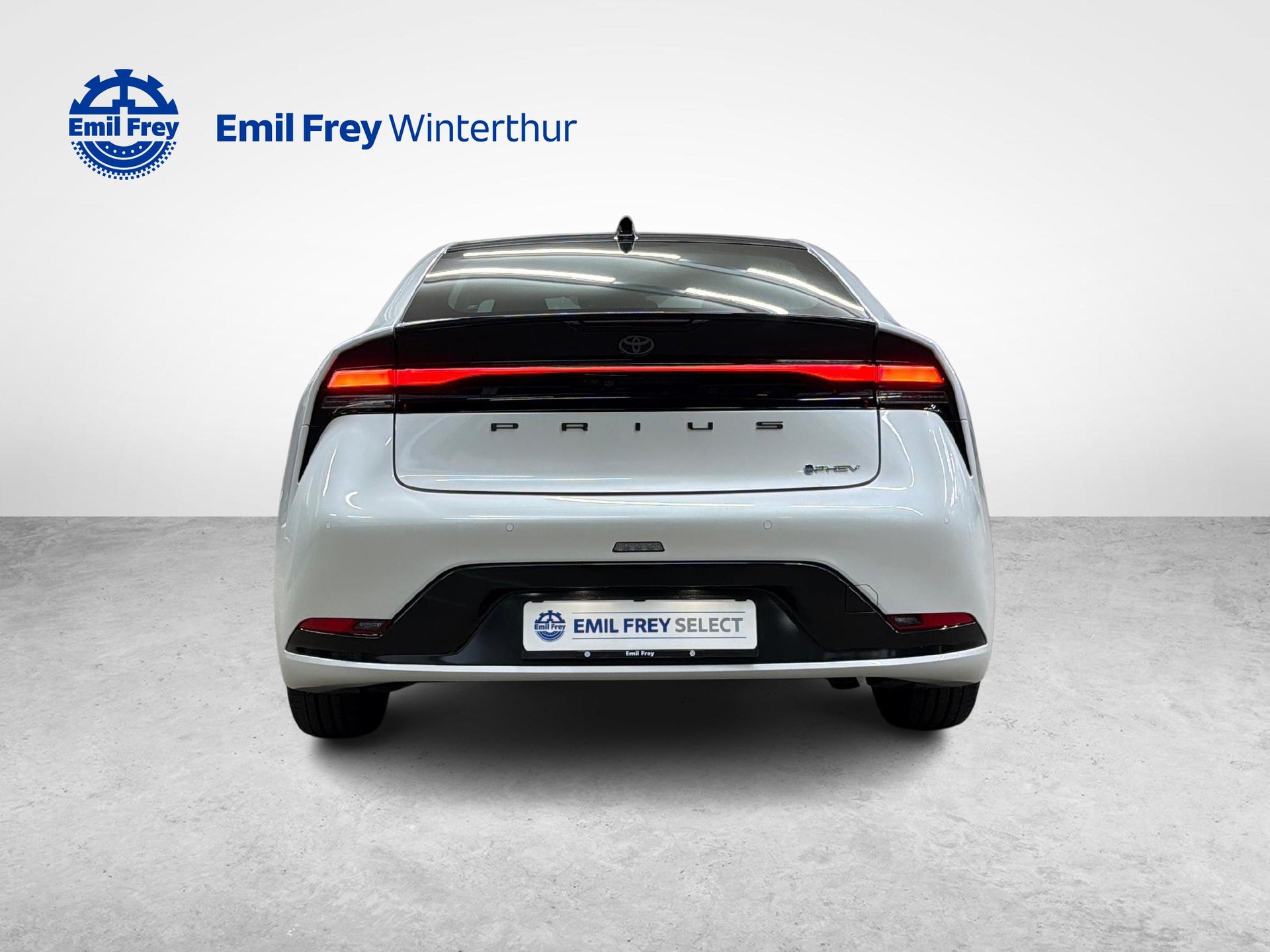 TOYOTA Prius 2.0 Plug-In-Hybrid Premium-showroom-element-3