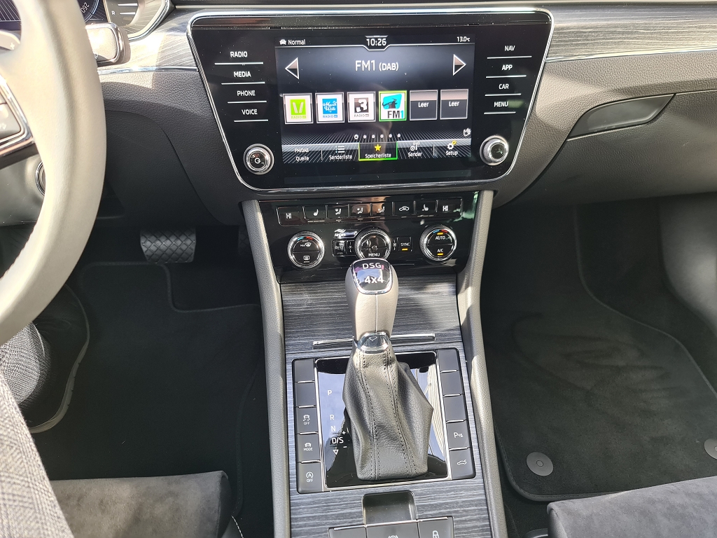 SKODA Superb Combi 2.0 TDi Style 4x4 DSG-image-12