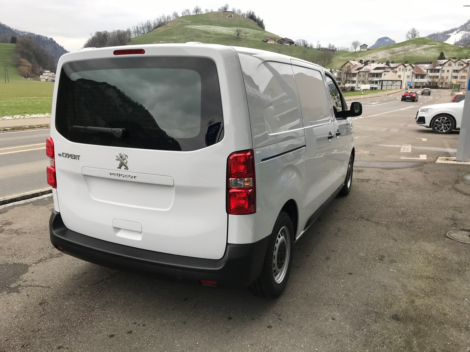 PEUGEOT Expert 75 KWh Premium Standard-showroom-element-2