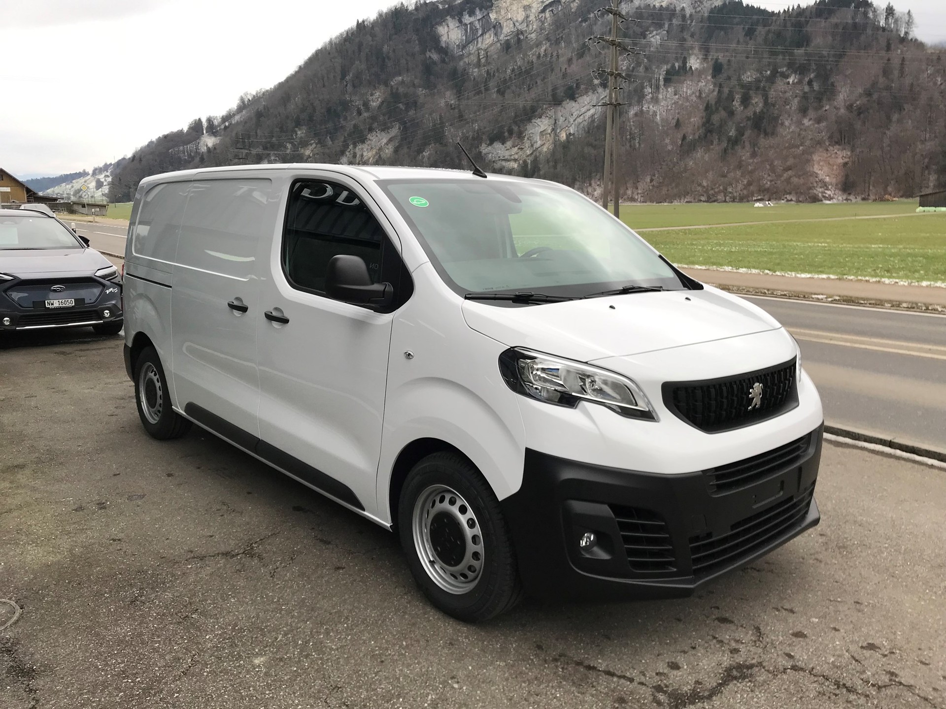 PEUGEOT Expert 75 KWh Premium Standard-showroom-element-1