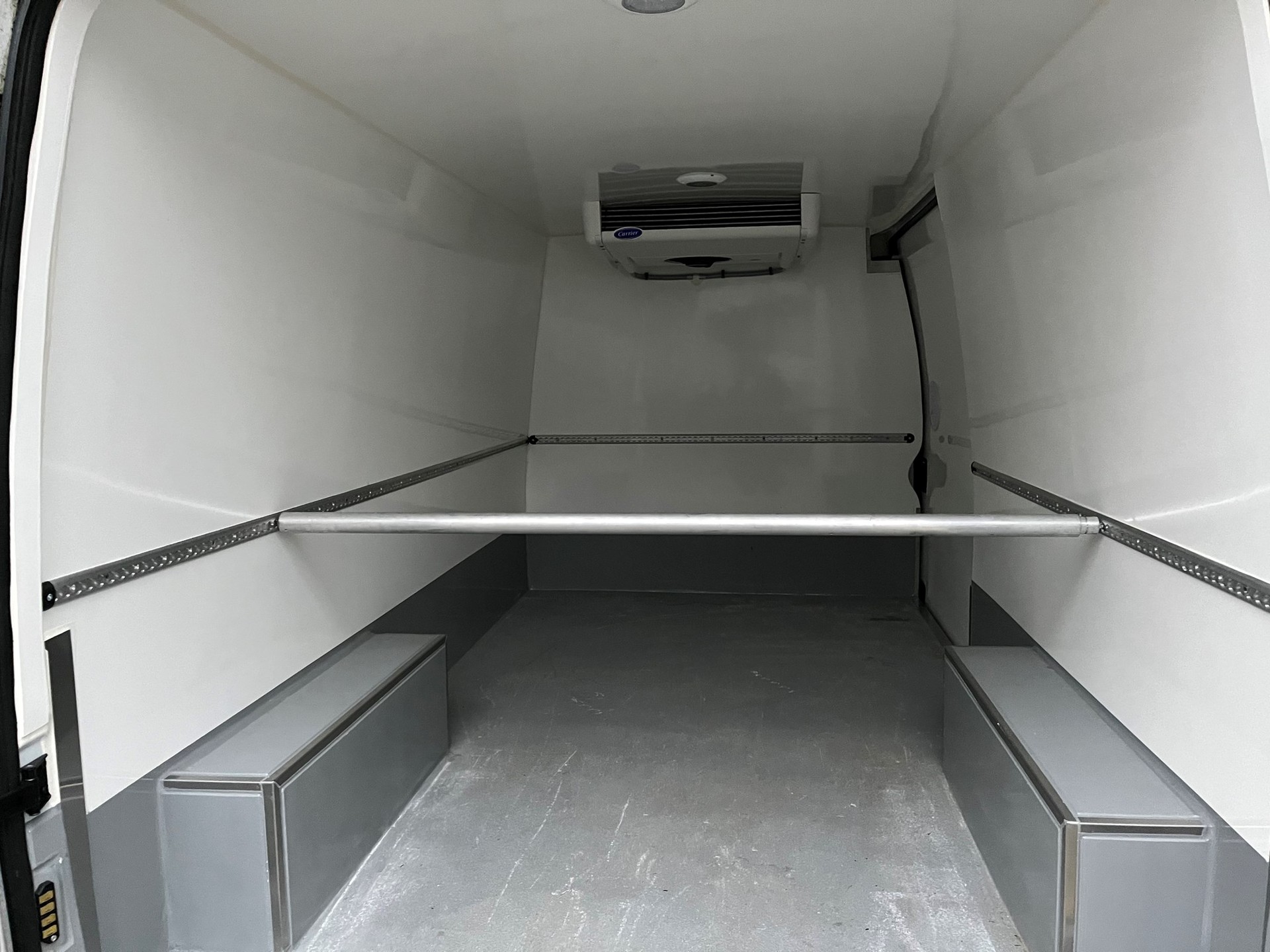 MAXUS EV80-image-3