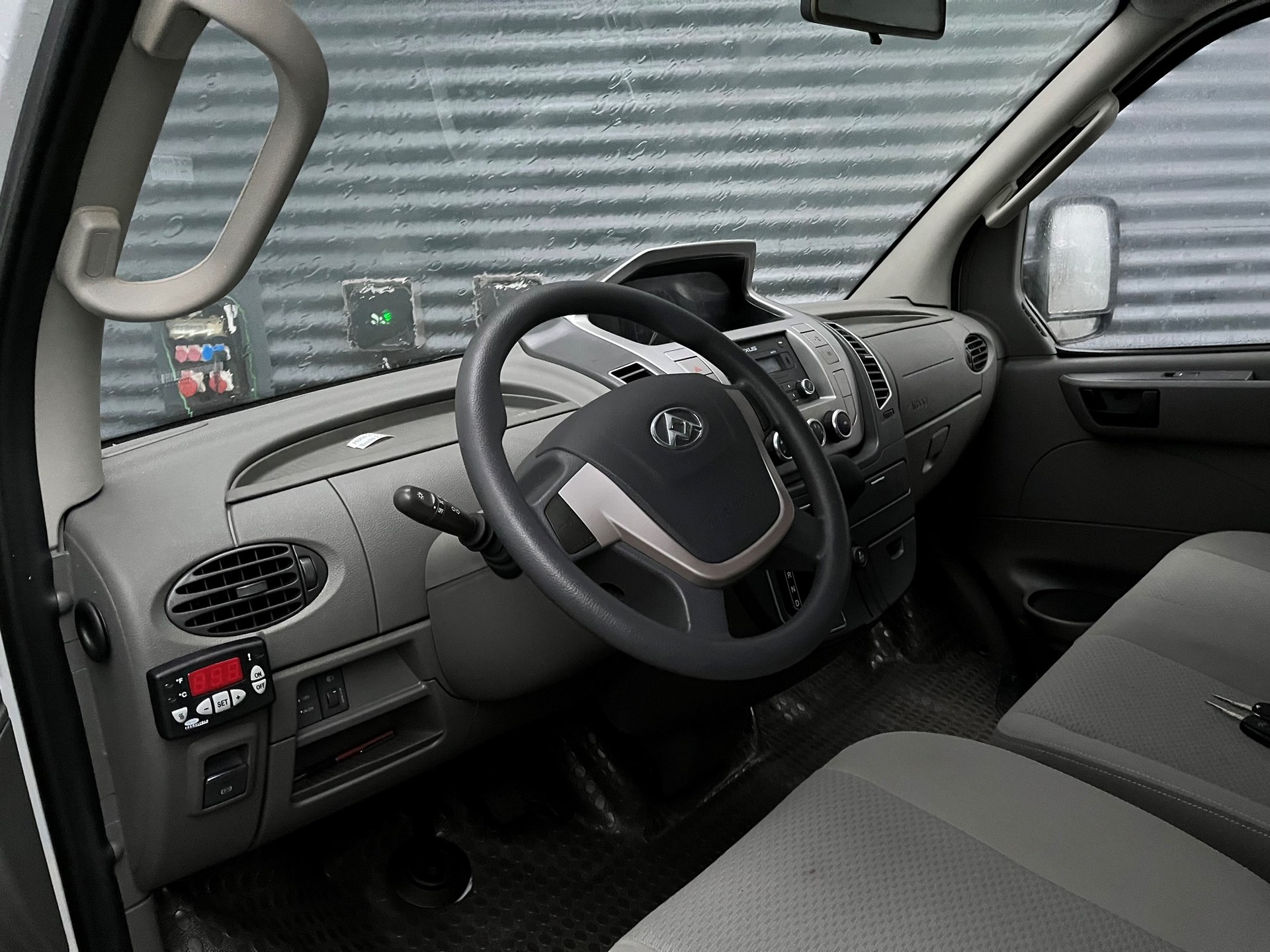 MAXUS EV80-image-2