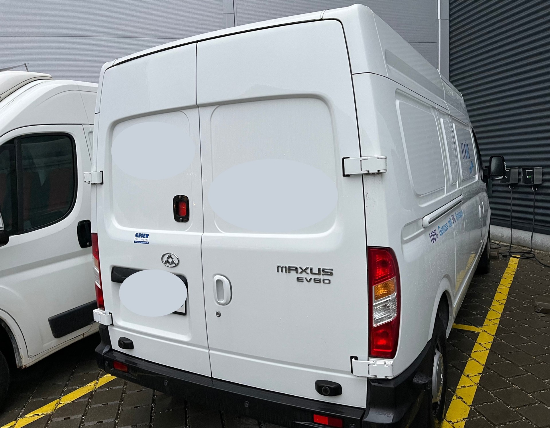 MAXUS EV80-image-1