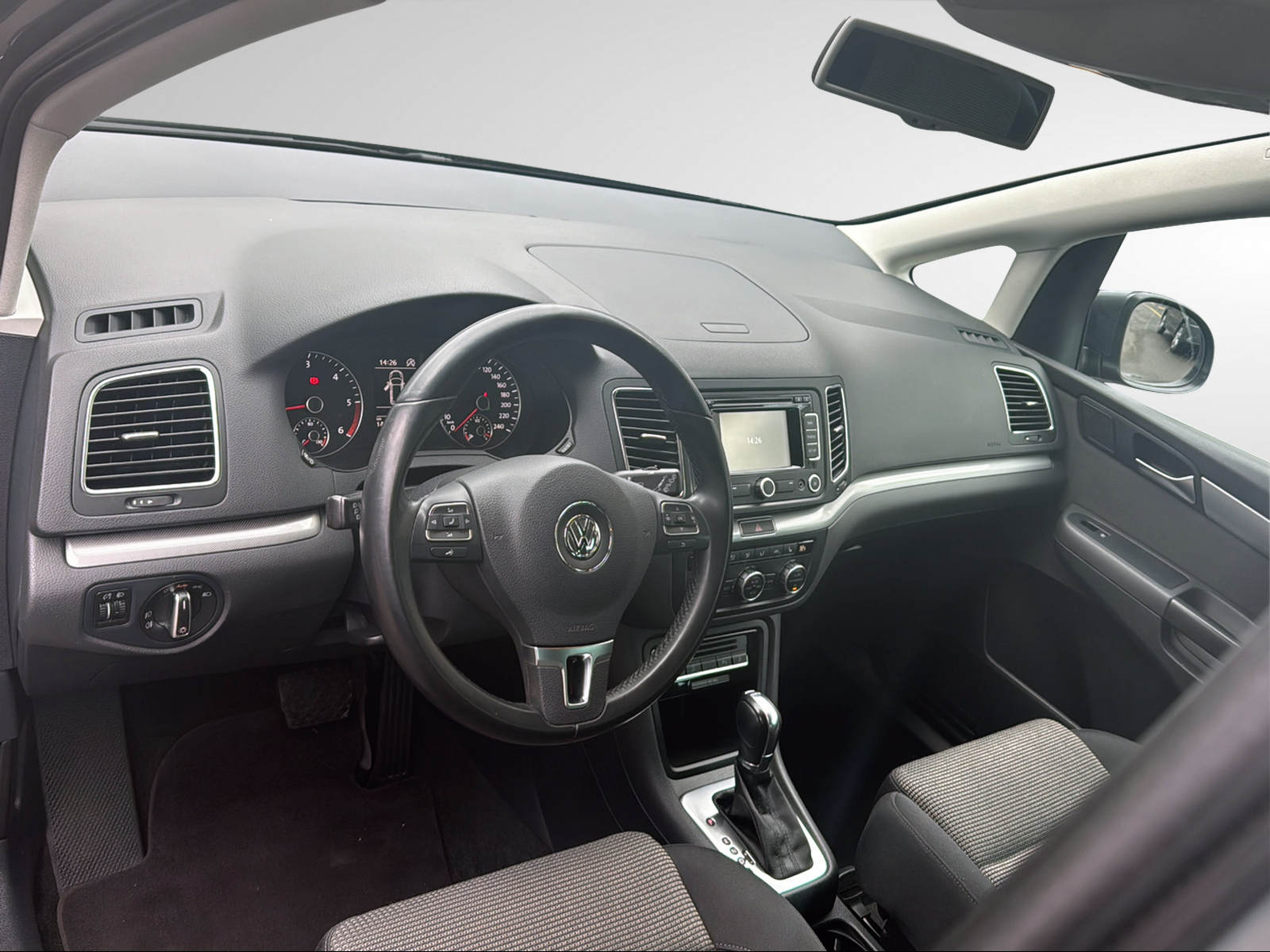 VW Sharan 2.0 TDI BMT Comfortline DSG-image-8
