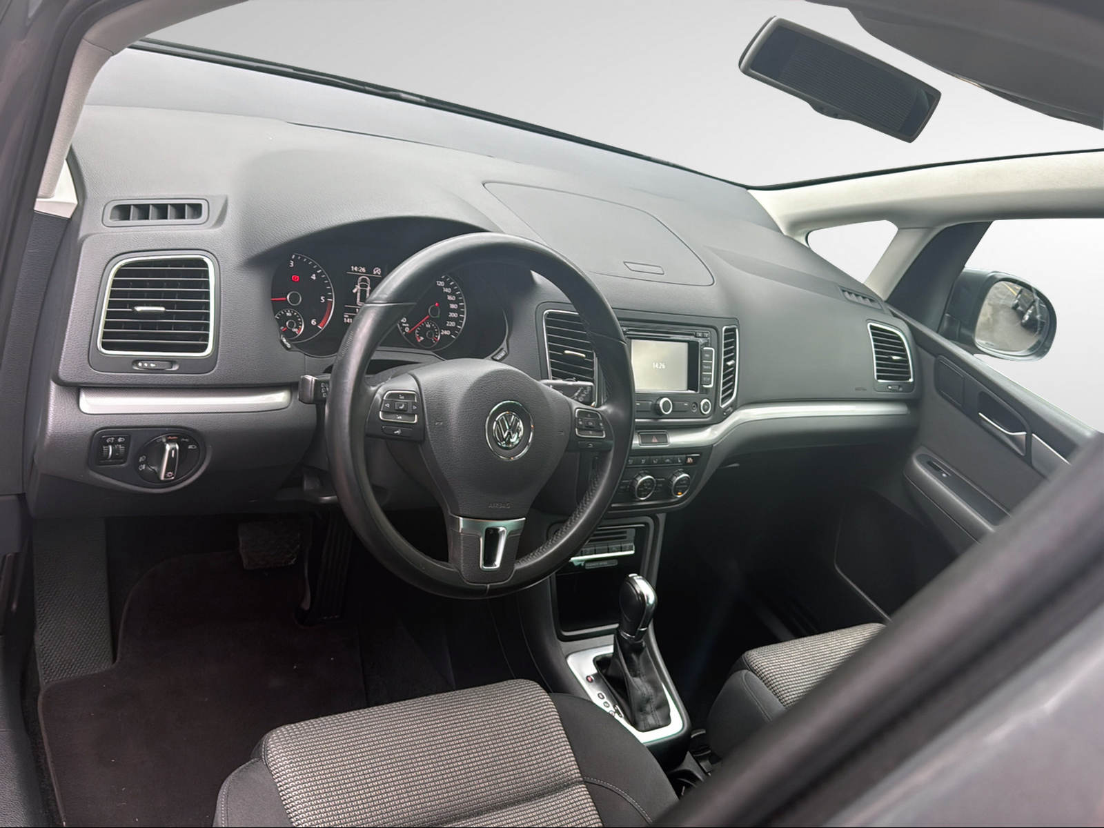 VW Sharan 2.0 TDI BMT Comfortline DSG-image-9