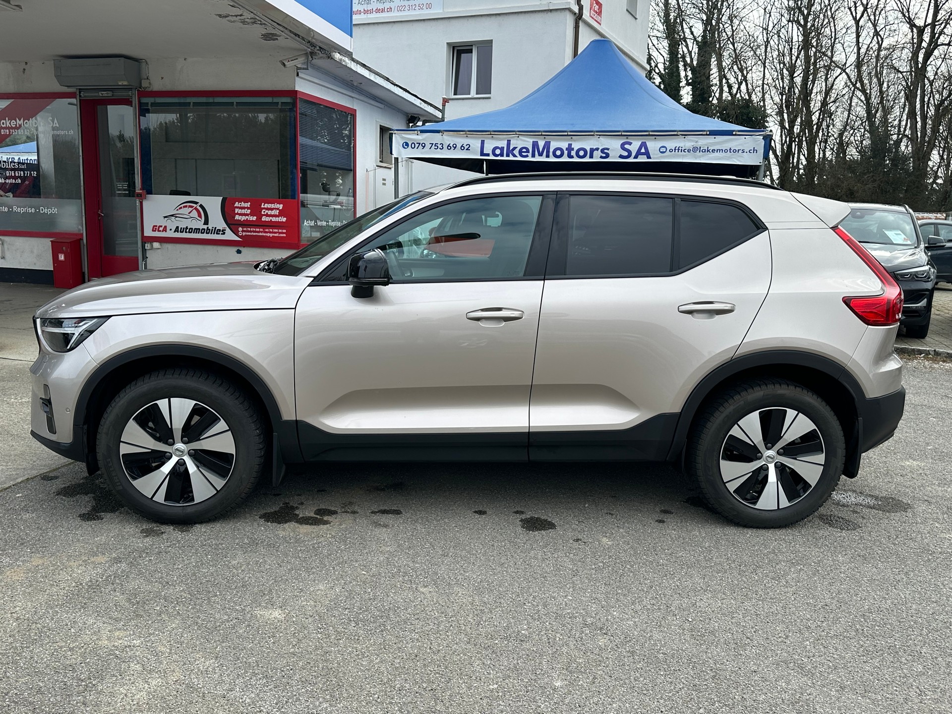 VOLVO XC40 B3 Benzin Mild Hybrid Plus Dark DCT-image-2
