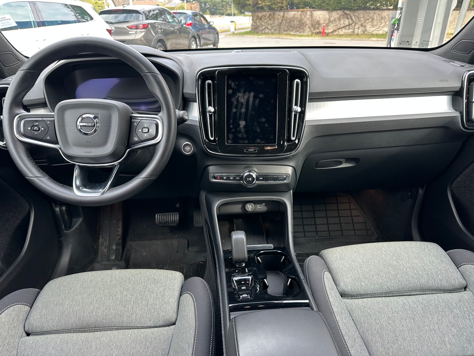 VOLVO XC40 B3 Benzin Mild Hybrid Plus Dark DCT-image-6