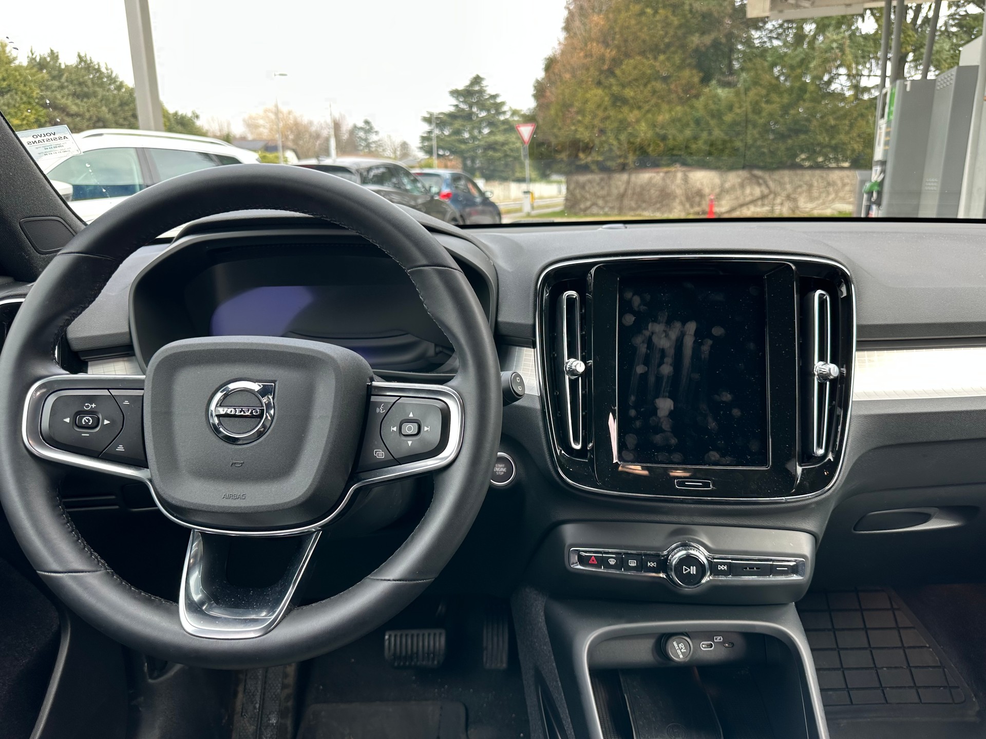 VOLVO XC40 B3 Benzin Mild Hybrid Plus Dark DCT-image-7
