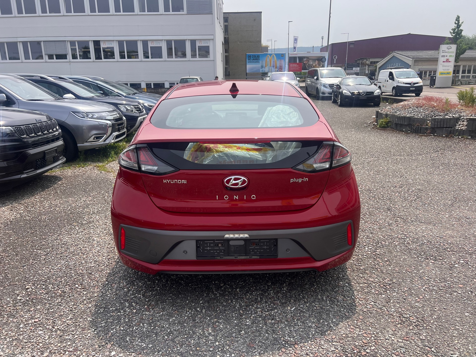 HYUNDAI Ioniq 1.6 GDi Plug in Hybrid Amplia DCT-showroom-element-3