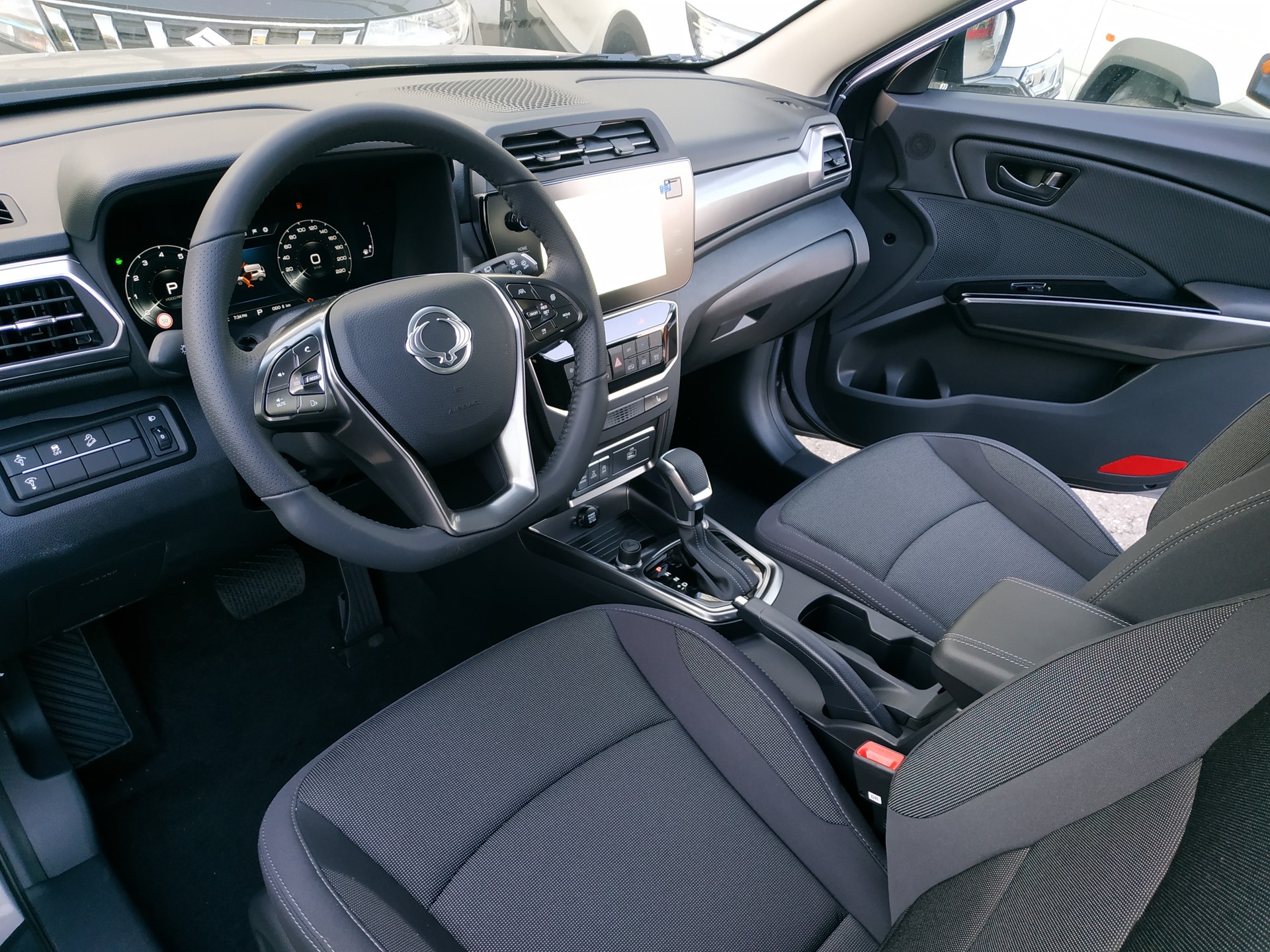 KGM-SsangYong Tivoli 1.5 T GDI Bronze 4WD Automat-image-9