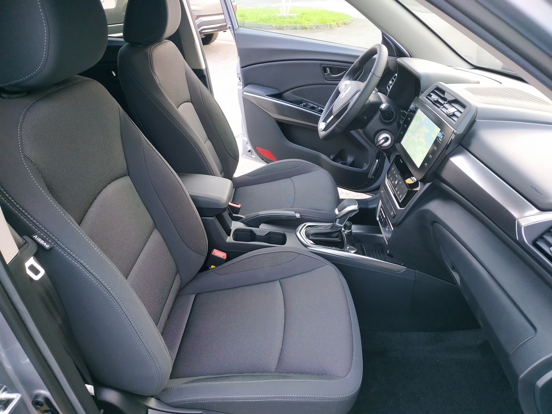 KGM-SsangYong Tivoli 1.5 T GDI Bronze 4WD Automat-image-13