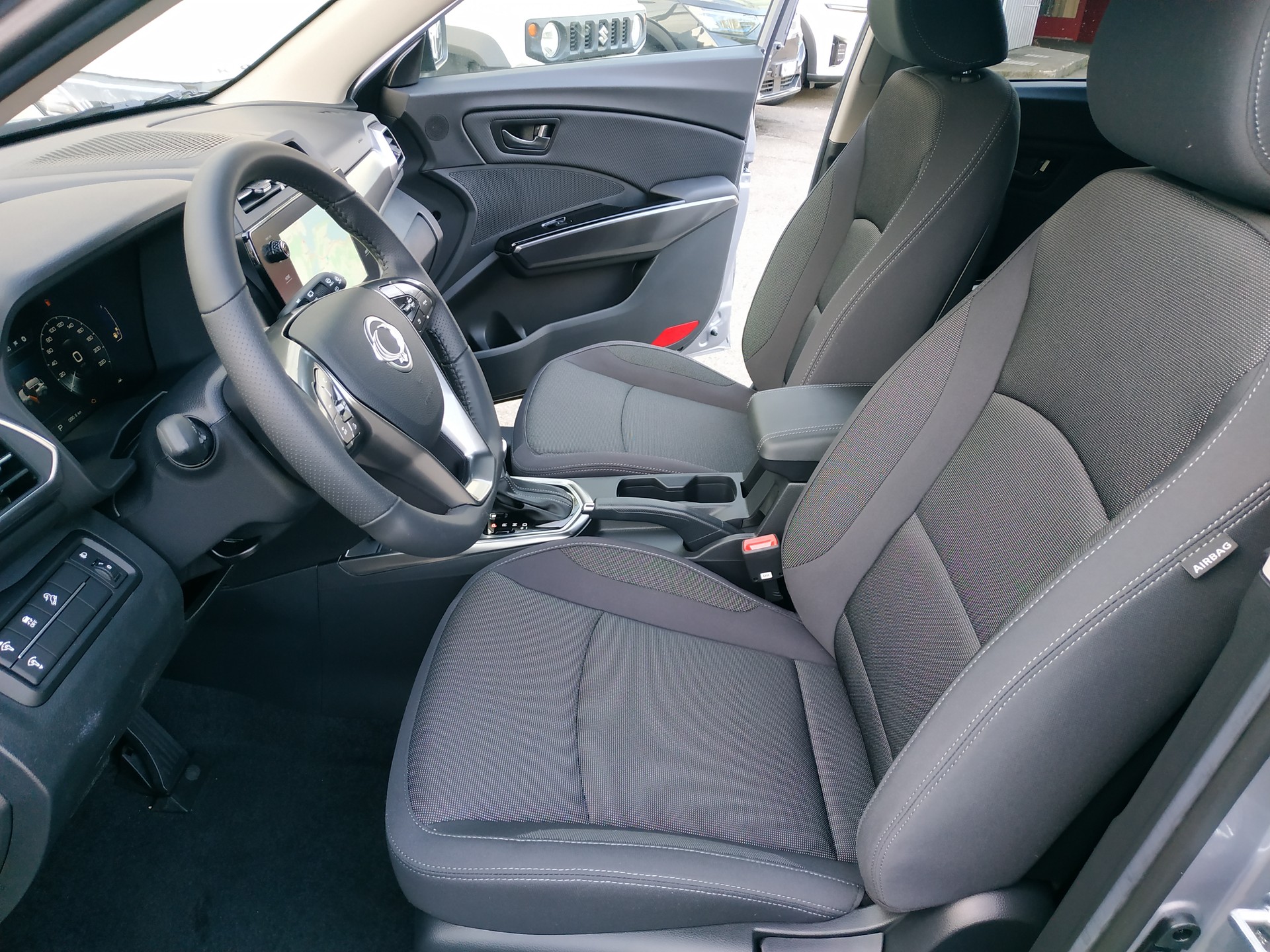 KGM-SsangYong Tivoli 1.5 T GDI Bronze 4WD Automat-image-11