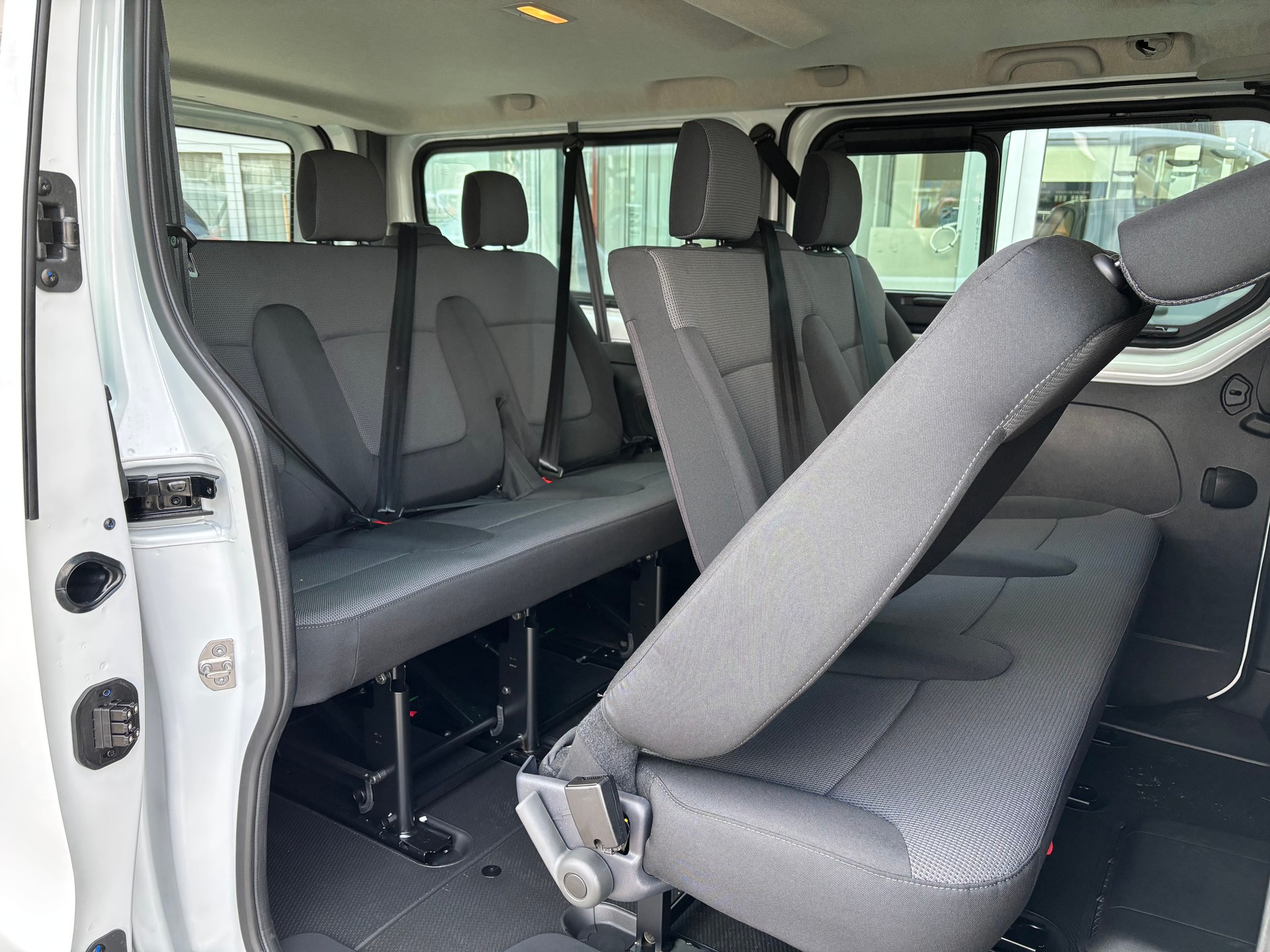 NISSAN Primastar 150 3.0L2H1 N-Connecta 9 Plätze-image-7