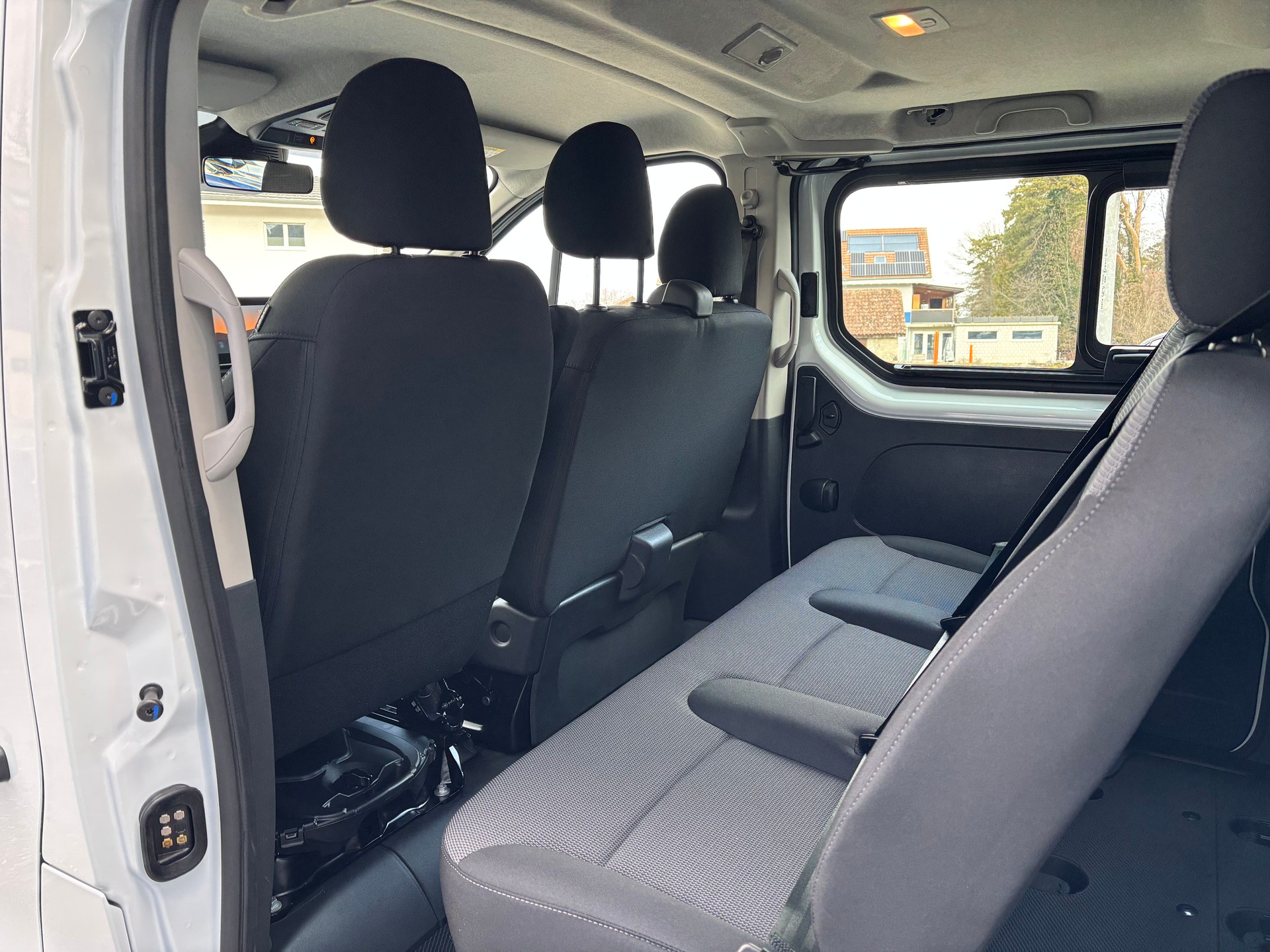 NISSAN Primastar 150 3.0L2H1 N-Connecta 9 Plätze-image-8