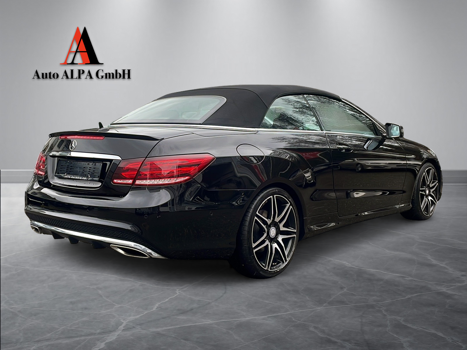 MERCEDES-BENZ E 250 7G-Tronic-showroom-element-3