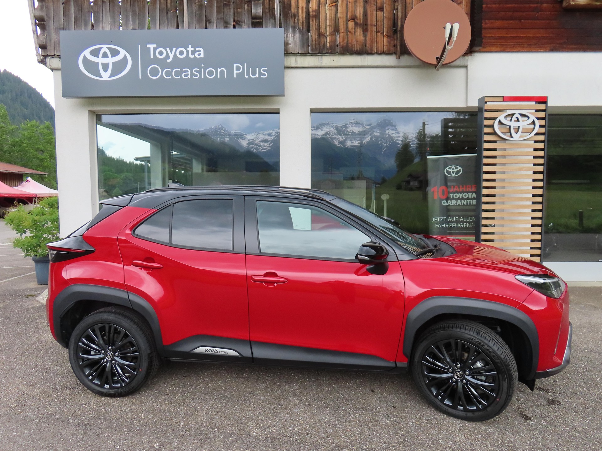 TOYOTA Yaris Cross 1.5 VVT-i HSD Adventure AWD-i-showroom-element-3
