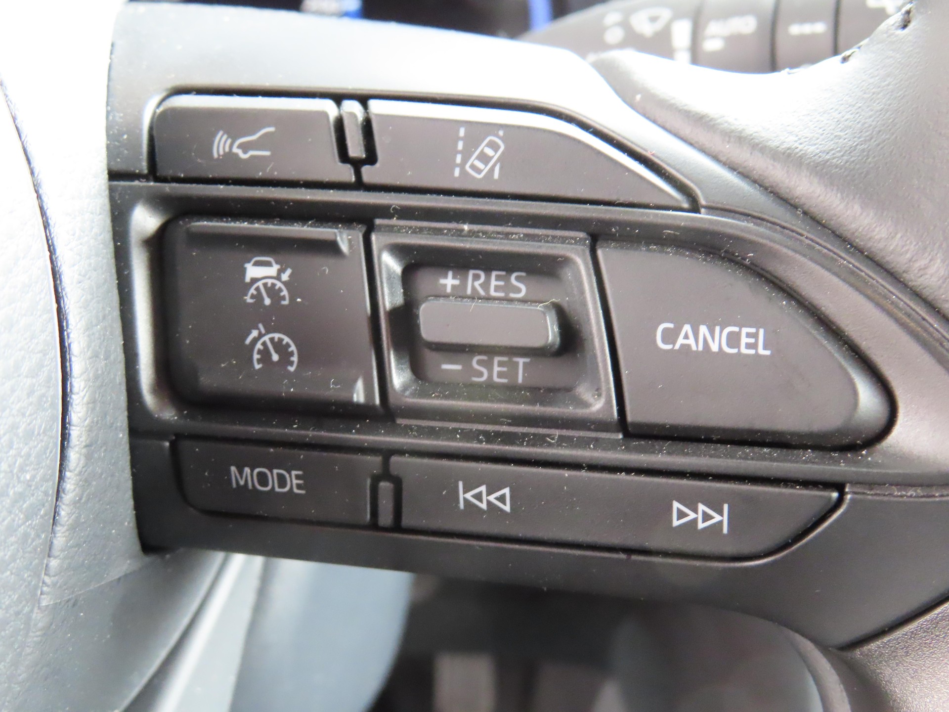 TOYOTA Yaris Cross 1.5 VVT-i HSD Adventure AWD-i-image-14