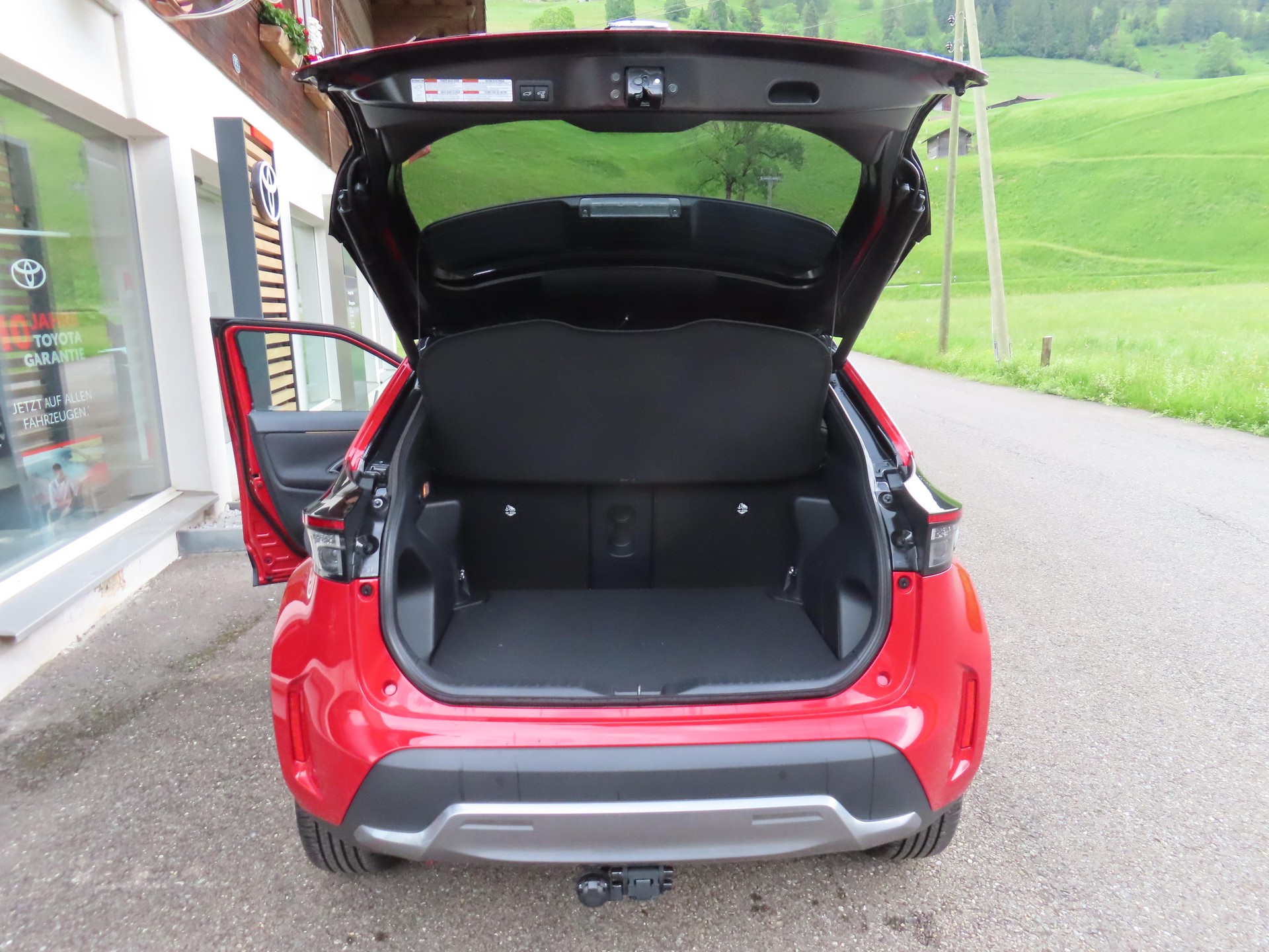 TOYOTA Yaris Cross 1.5 VVT-i HSD Adventure AWD-i-image-7