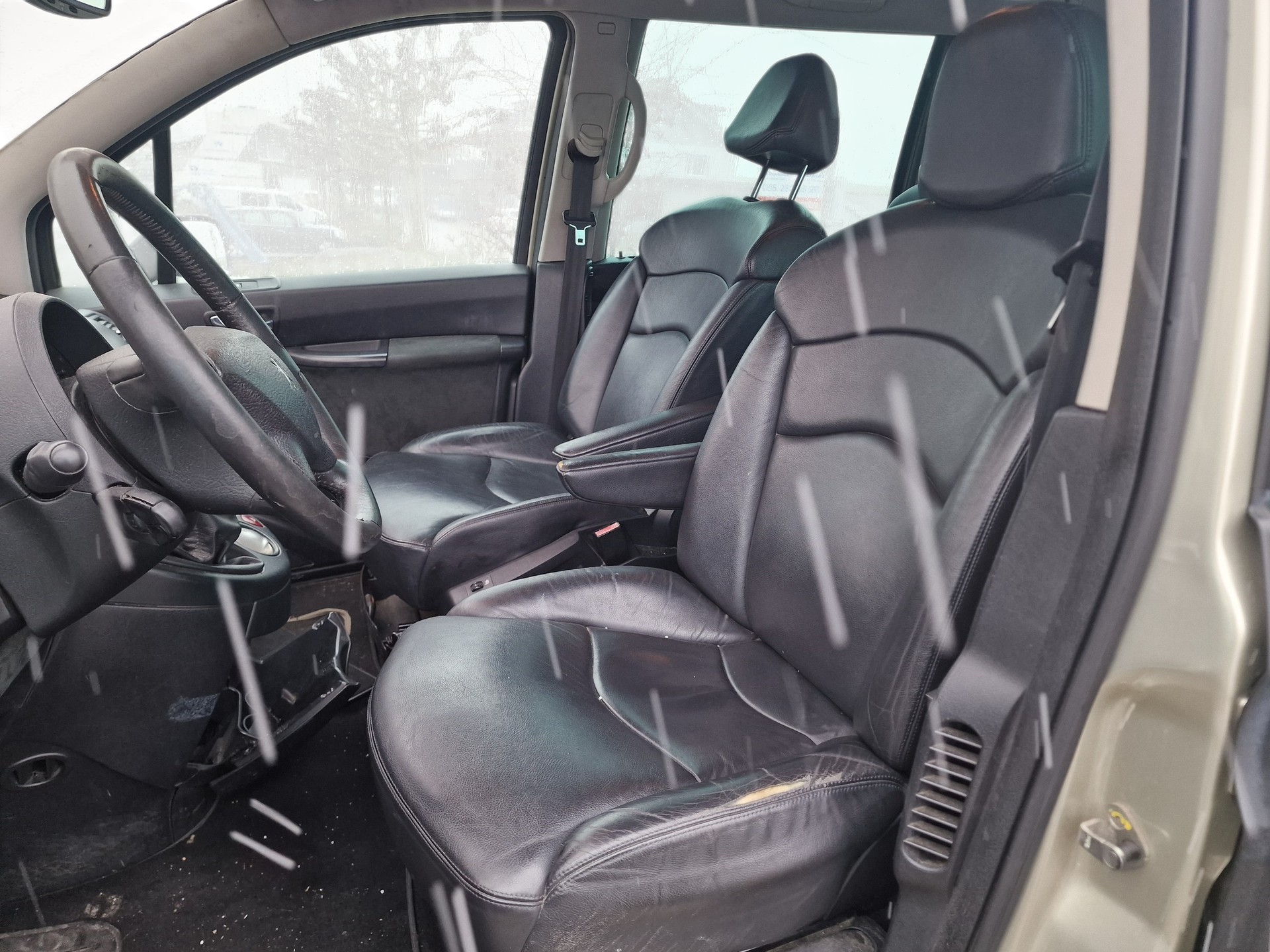 PEUGEOT 807 2.2 16V HDi Family+-image-4