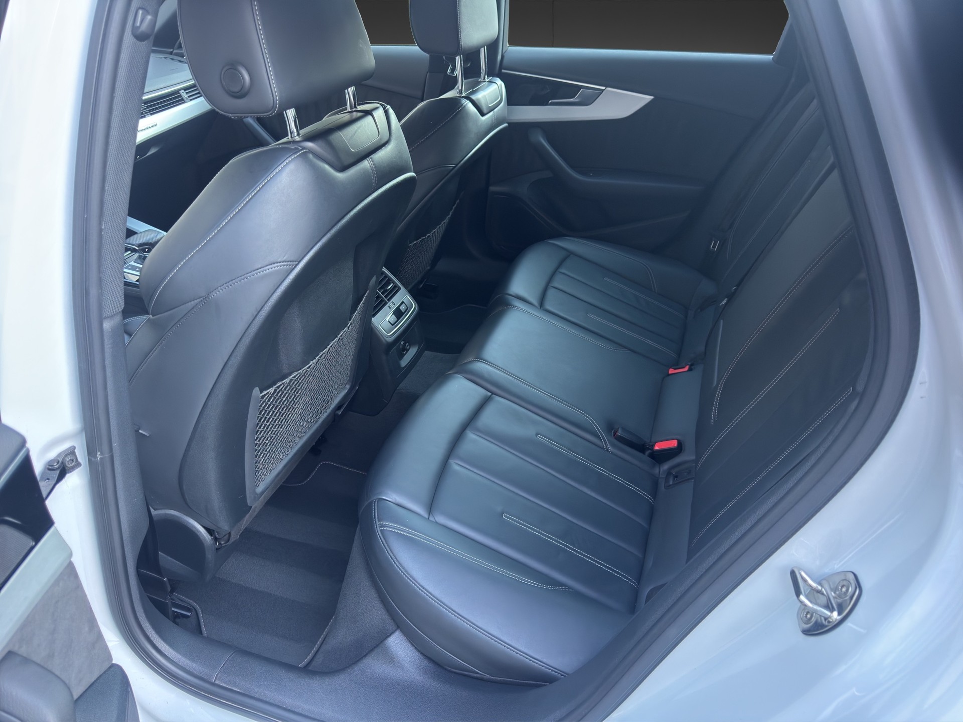 AUDI A4 Avant 40 TDI S line quattro S-tronic-image-13