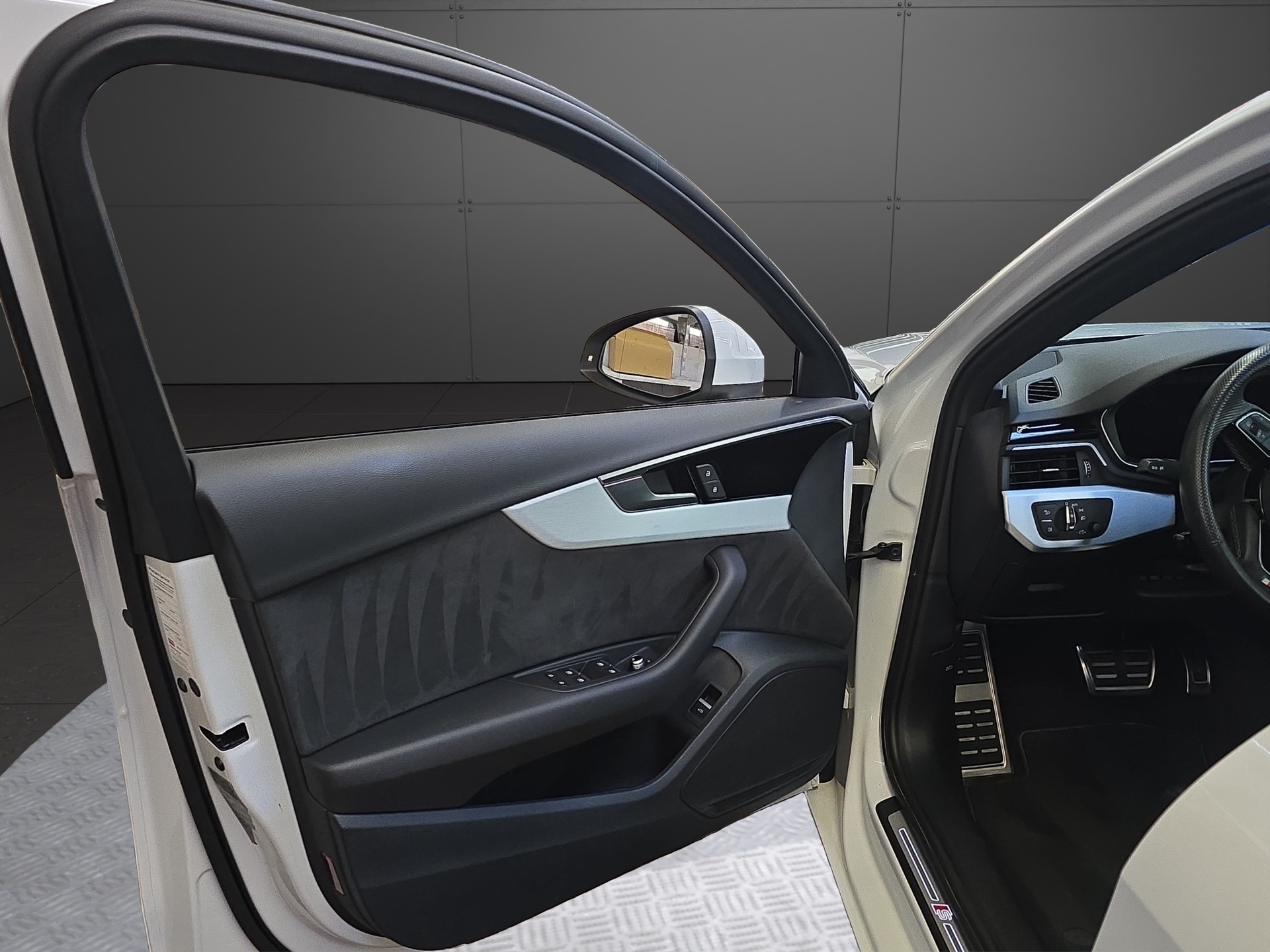 AUDI A4 Avant 40 TDI S line quattro S-tronic-image-14