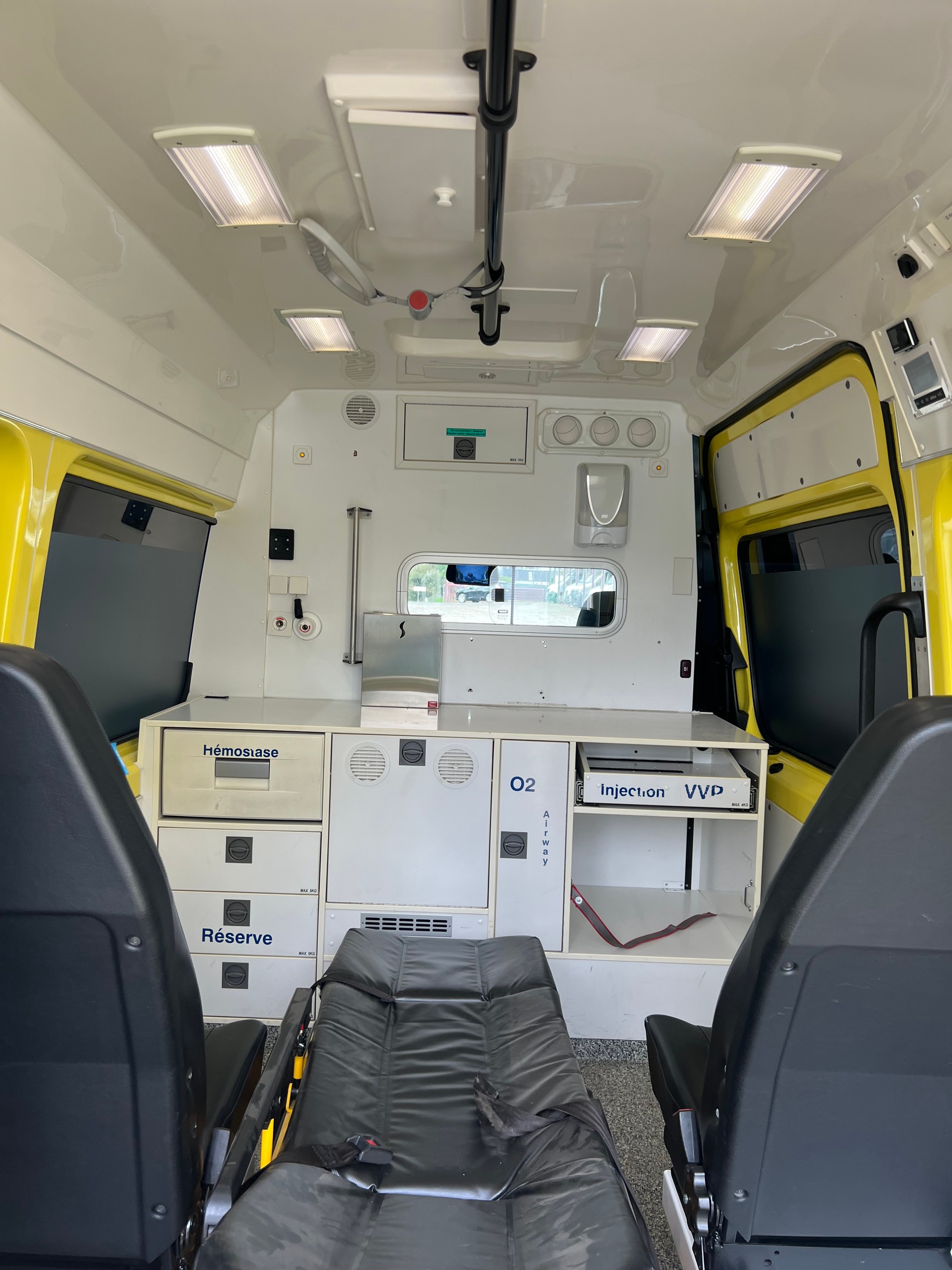 MERCEDES-BENZ AMBULANCE Sprinter 319 BlueTec Standard 7G-Tronic-image-13