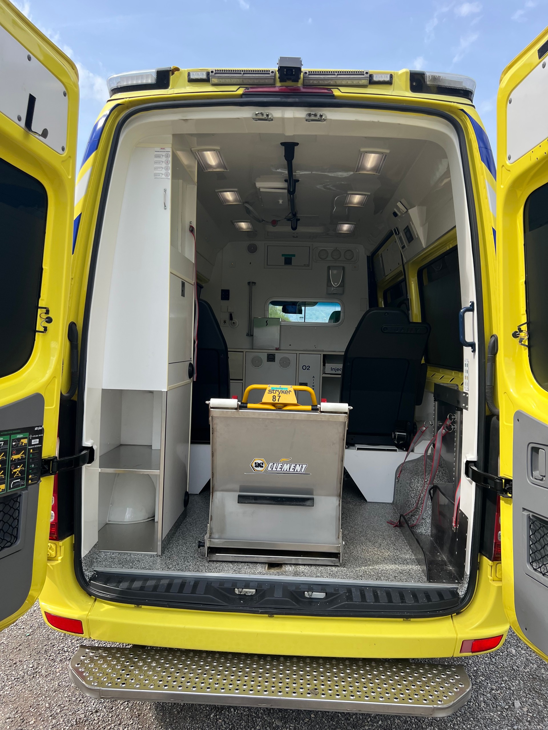 MERCEDES-BENZ AMBULANCE Sprinter 319 BlueTec Standard 7G-Tronic-image-15