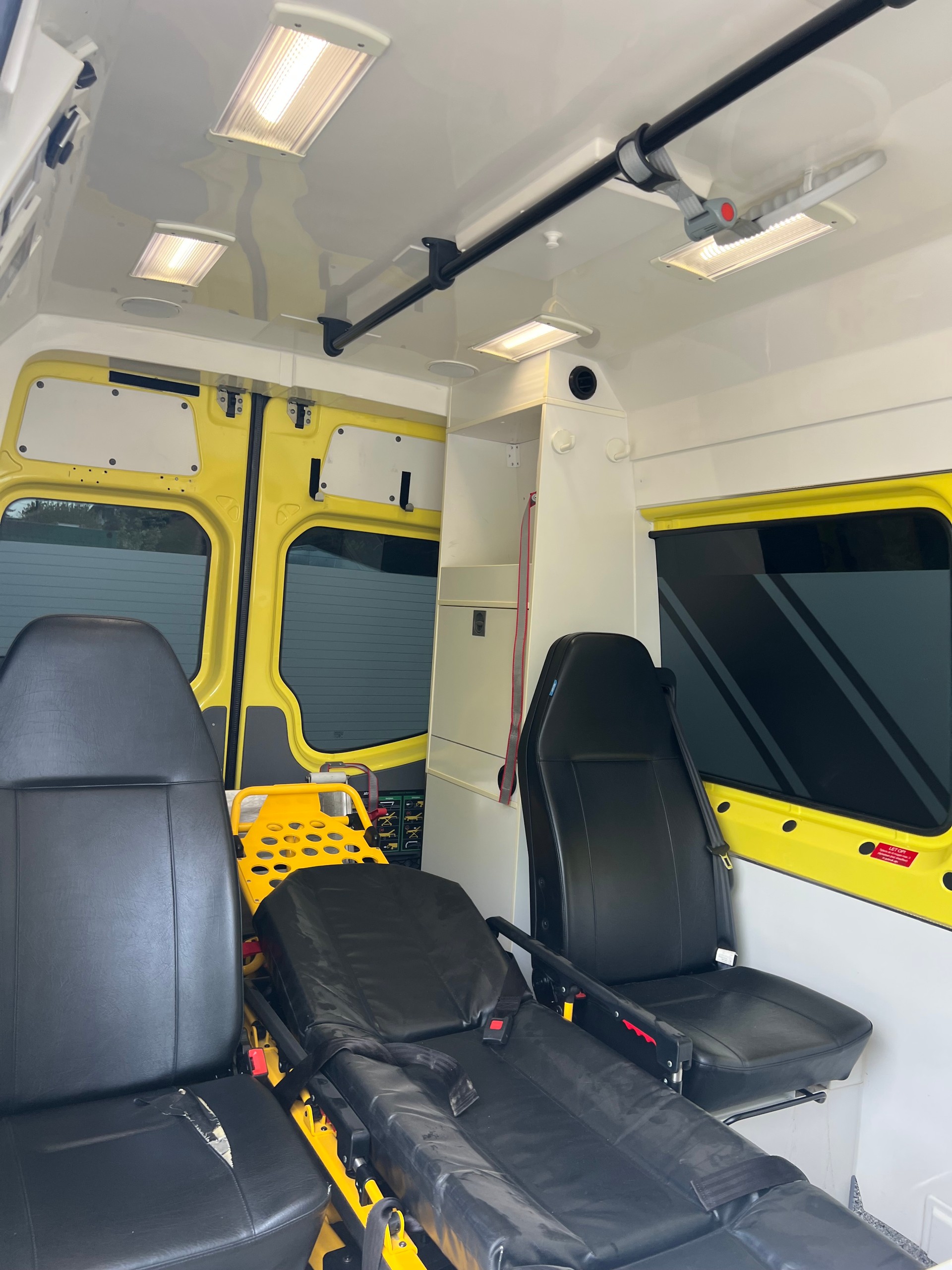 MERCEDES-BENZ AMBULANCE Sprinter 319 BlueTec Standard 7G-Tronic-image-12