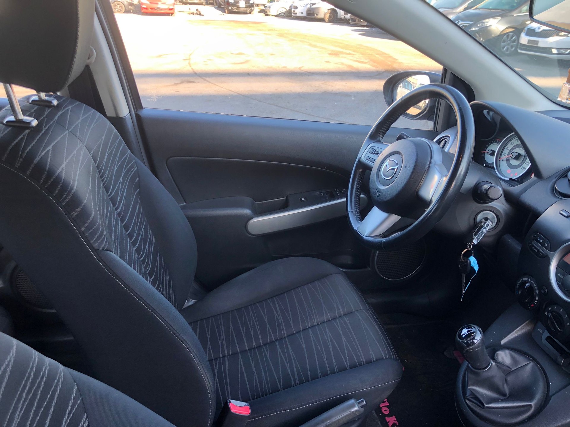 MAZDA 2 1.3i 16V Exclusive-image-9