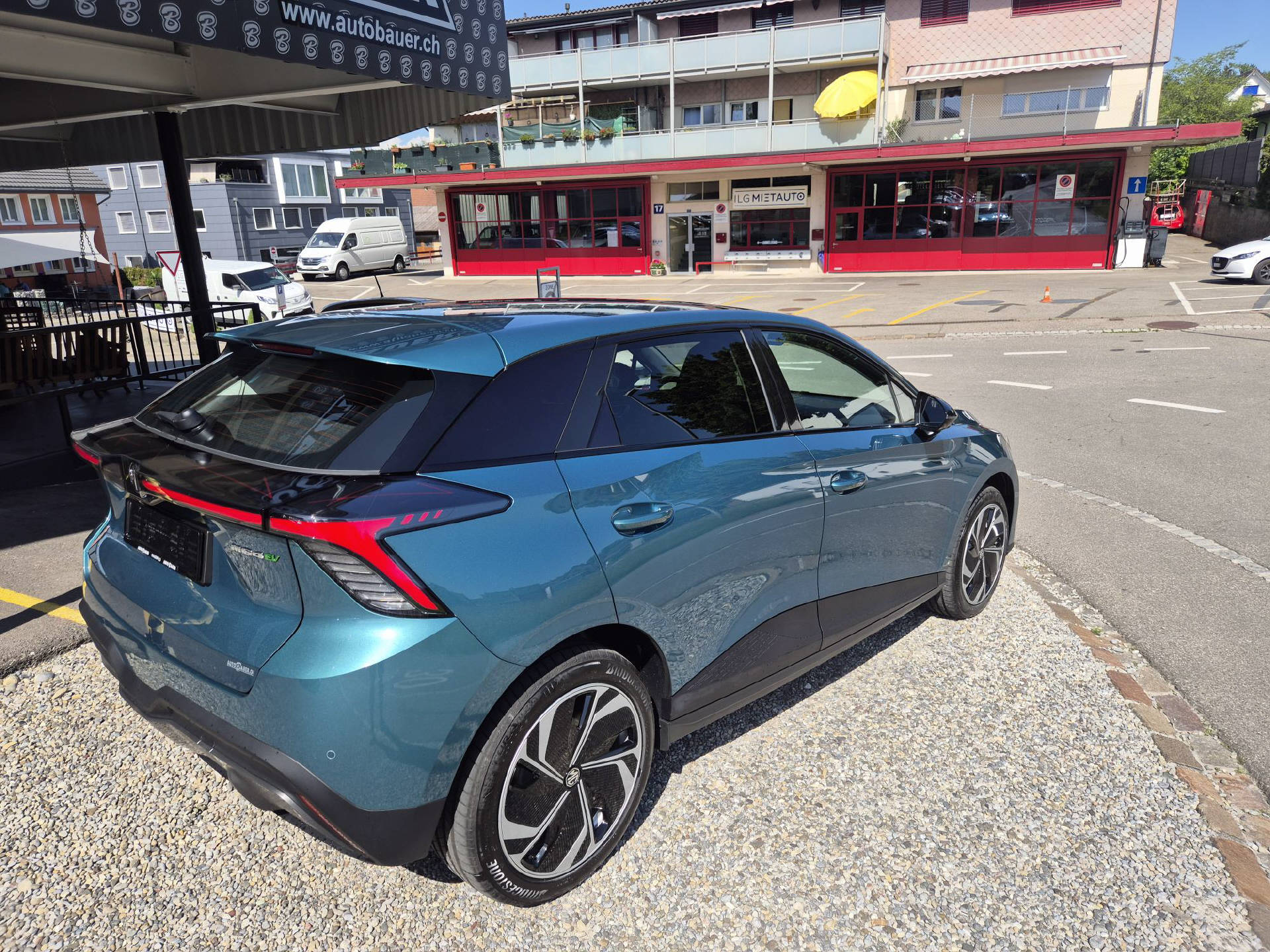 MG 4 64kWh Premium-image-5