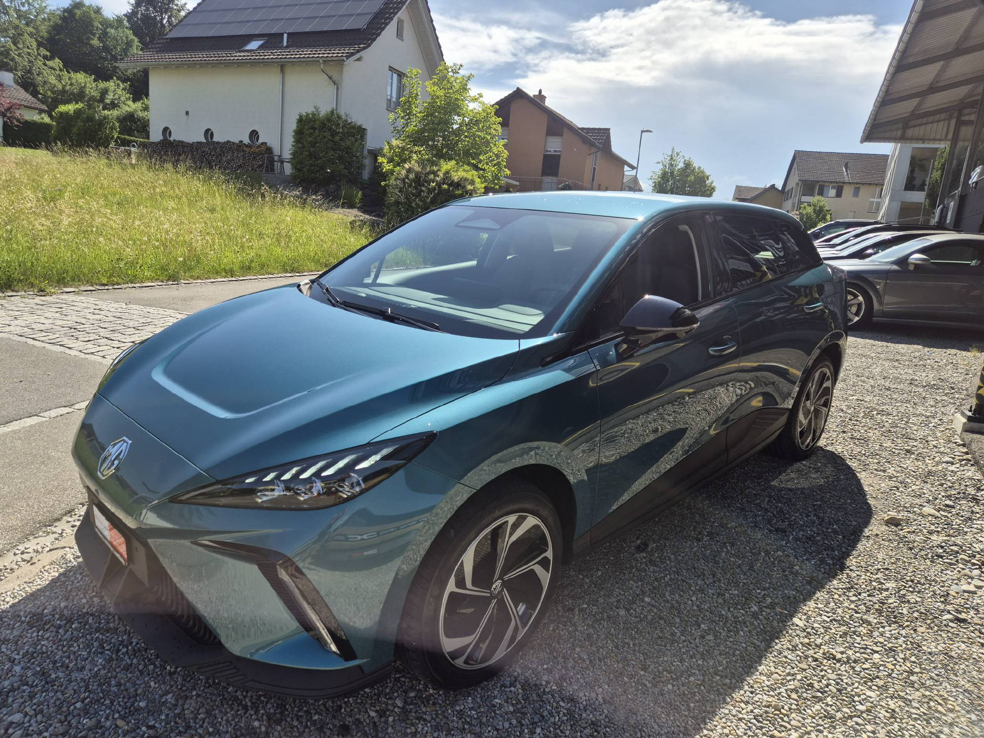MG 4 64kWh Premium-image-2