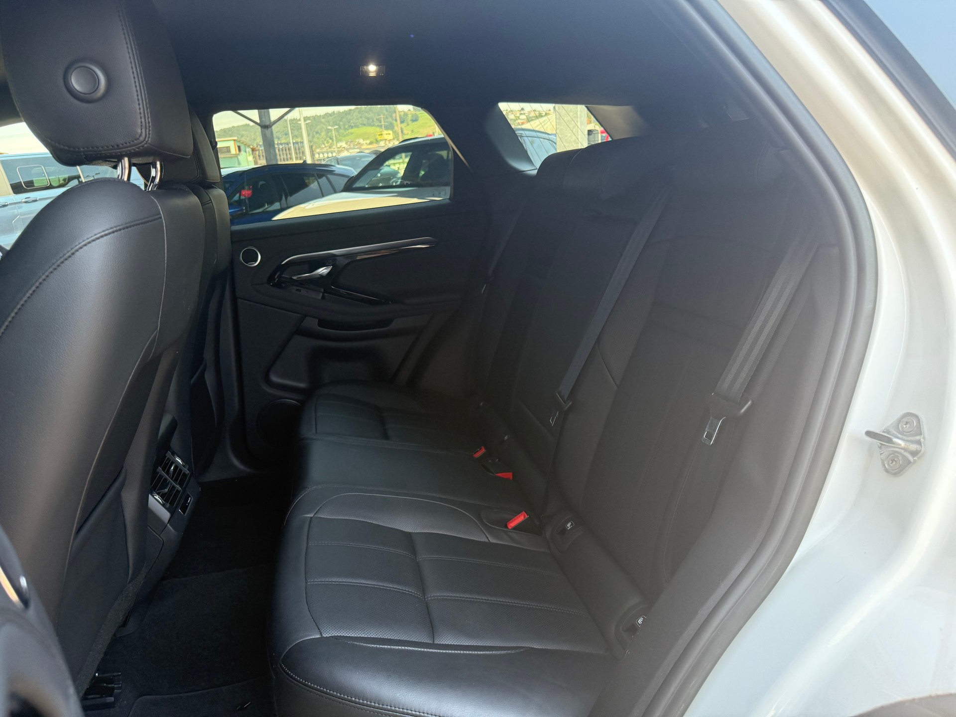 LAND ROVER Range Rover Evoque 2.0 T R-Dynamic SE-image-6