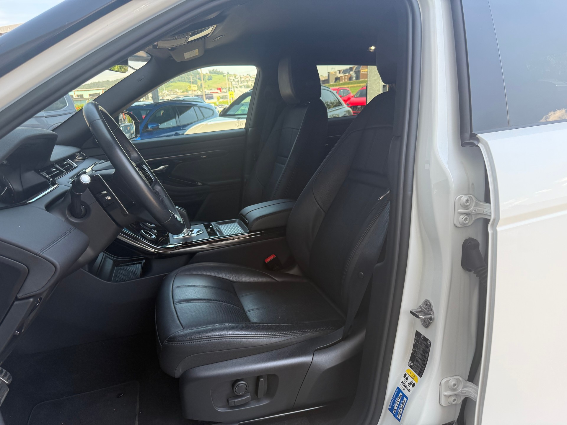 LAND ROVER Range Rover Evoque 2.0 T R-Dynamic SE-image-5
