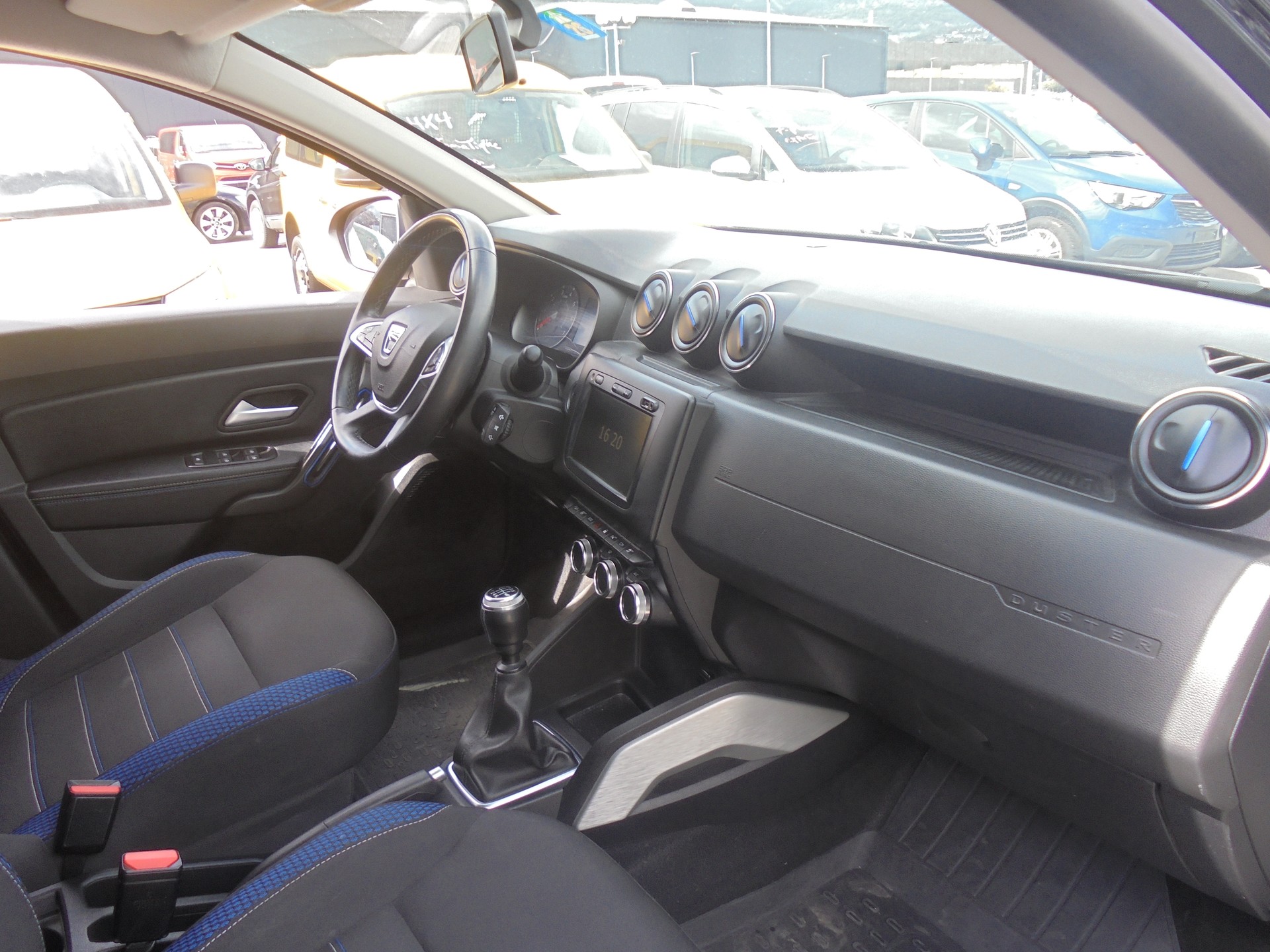 DACIA Duster TCe 150 Celebration 4x4-image-8