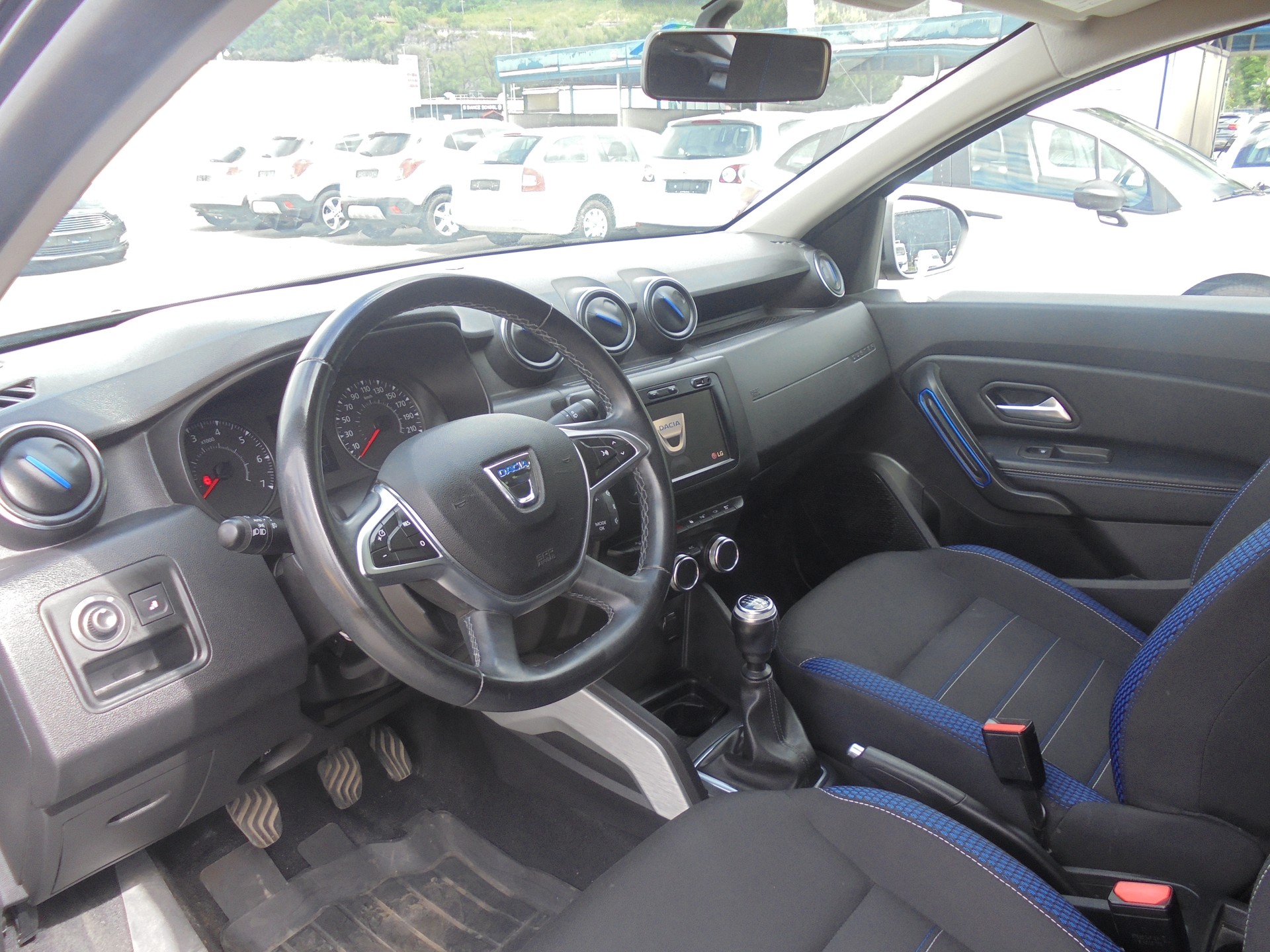 DACIA Duster TCe 150 Celebration 4x4-image-6