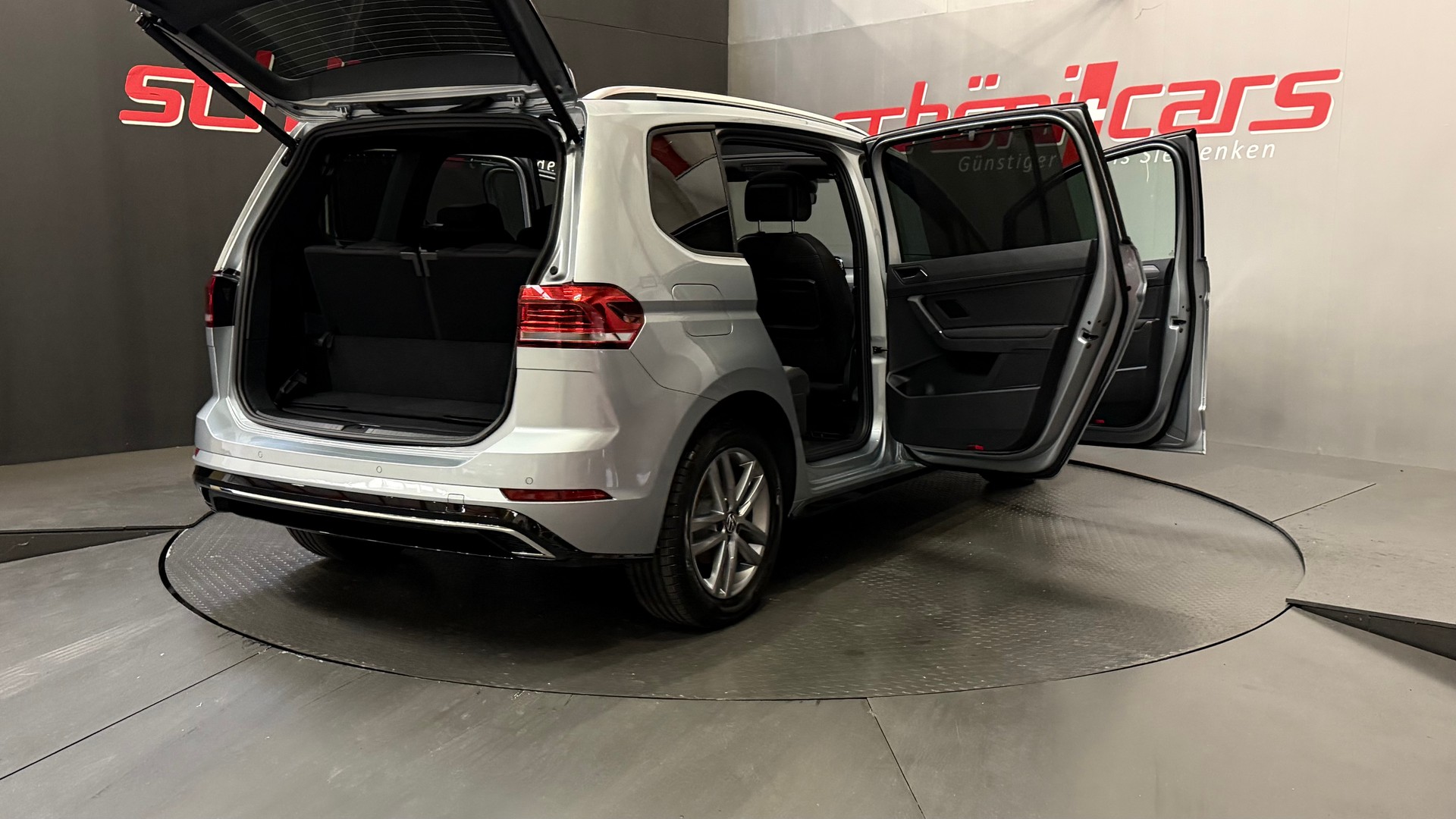 VW Touran 1.5 TSI EVO R-Line DSG Panorama-image-7