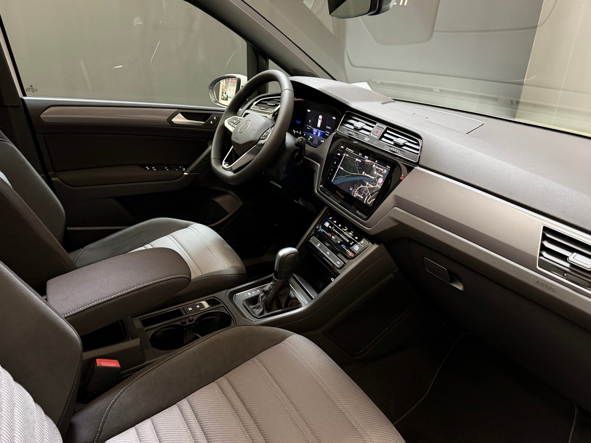 VW Touran 1.5 TSI EVO R-Line DSG Panorama-image-21