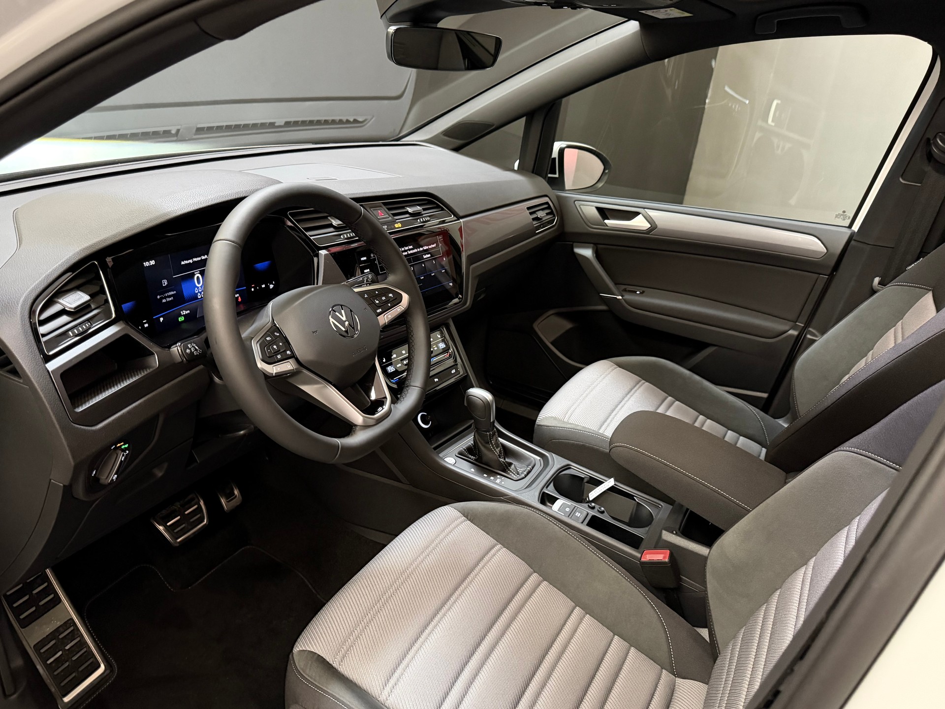 VW Touran 1.5 TSI EVO R-Line DSG Panorama-image-17