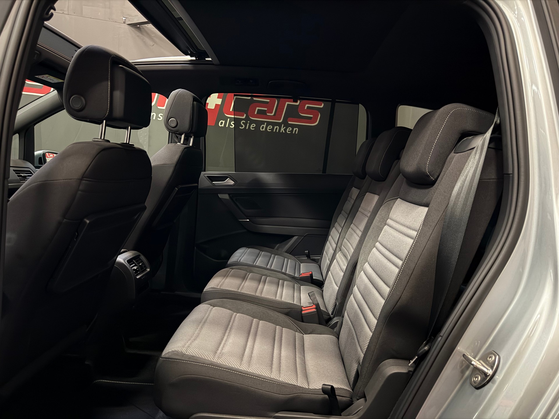 VW Touran 1.5 TSI EVO R-Line DSG Panorama-image-14