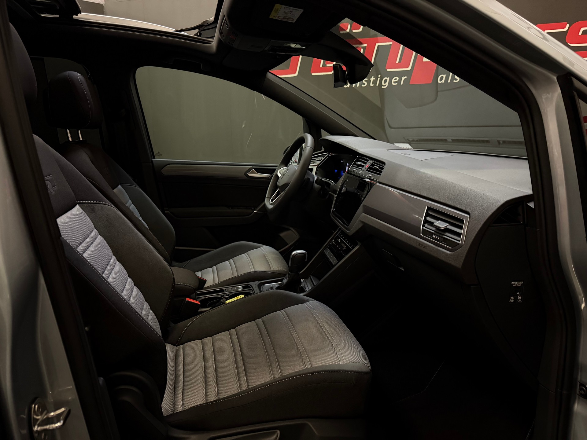 VW Touran 1.5 TSI EVO R-Line DSG Panorama-image-15