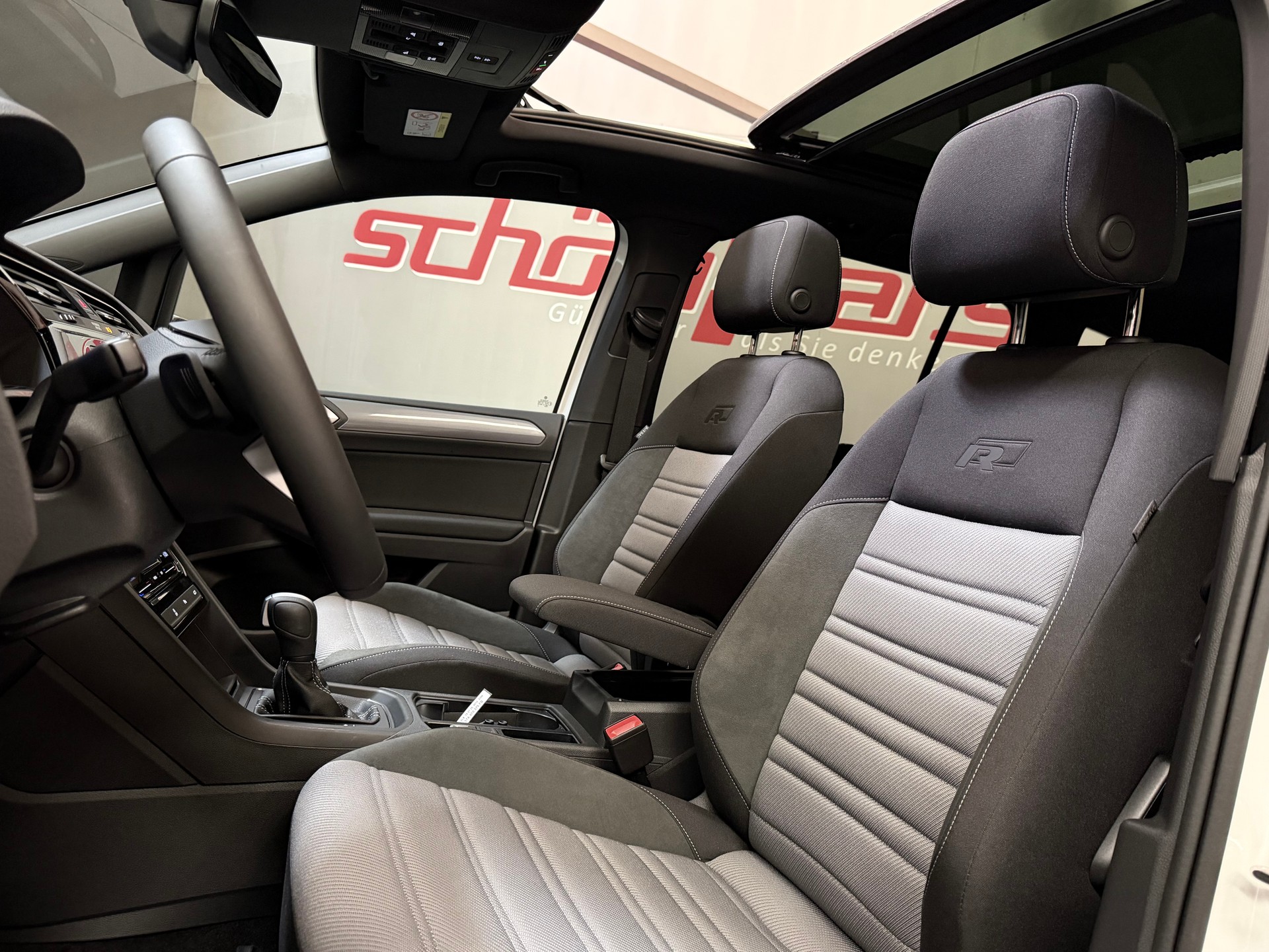 VW Touran 1.5 TSI EVO R-Line DSG Panorama-image-16