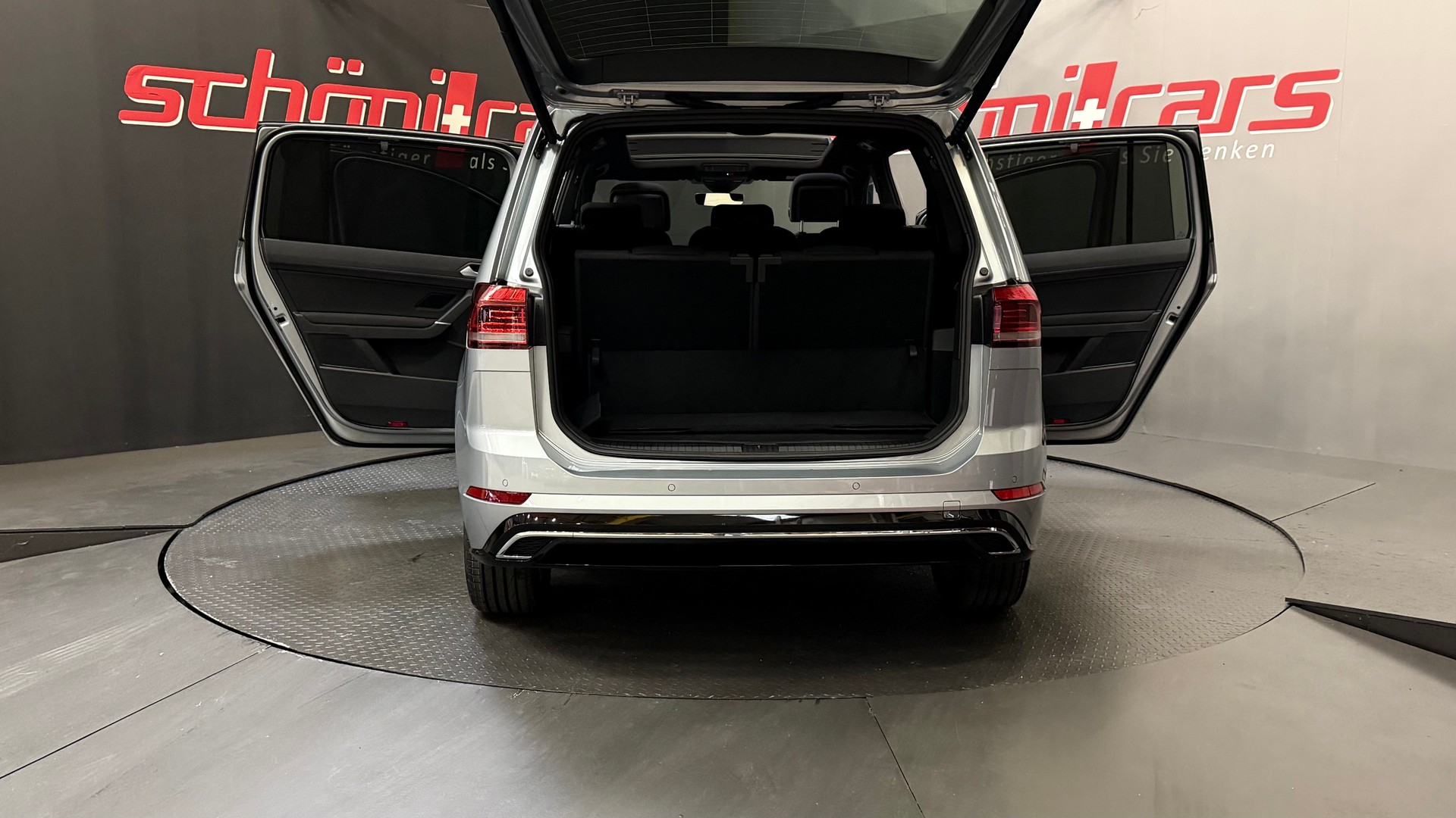 VW Touran 1.5 TSI EVO R-Line DSG Panorama-image-6