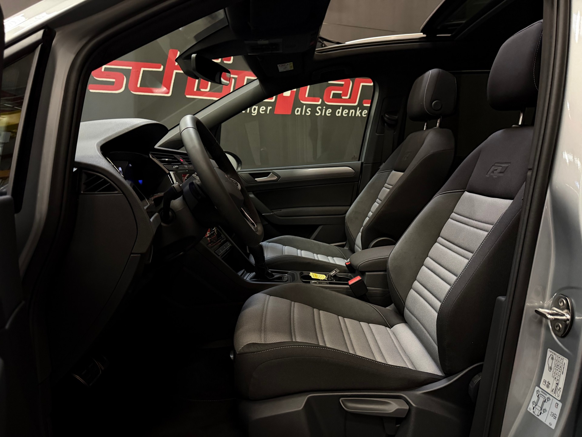 VW Touran 1.5 TSI EVO R-Line DSG Panorama-image-13