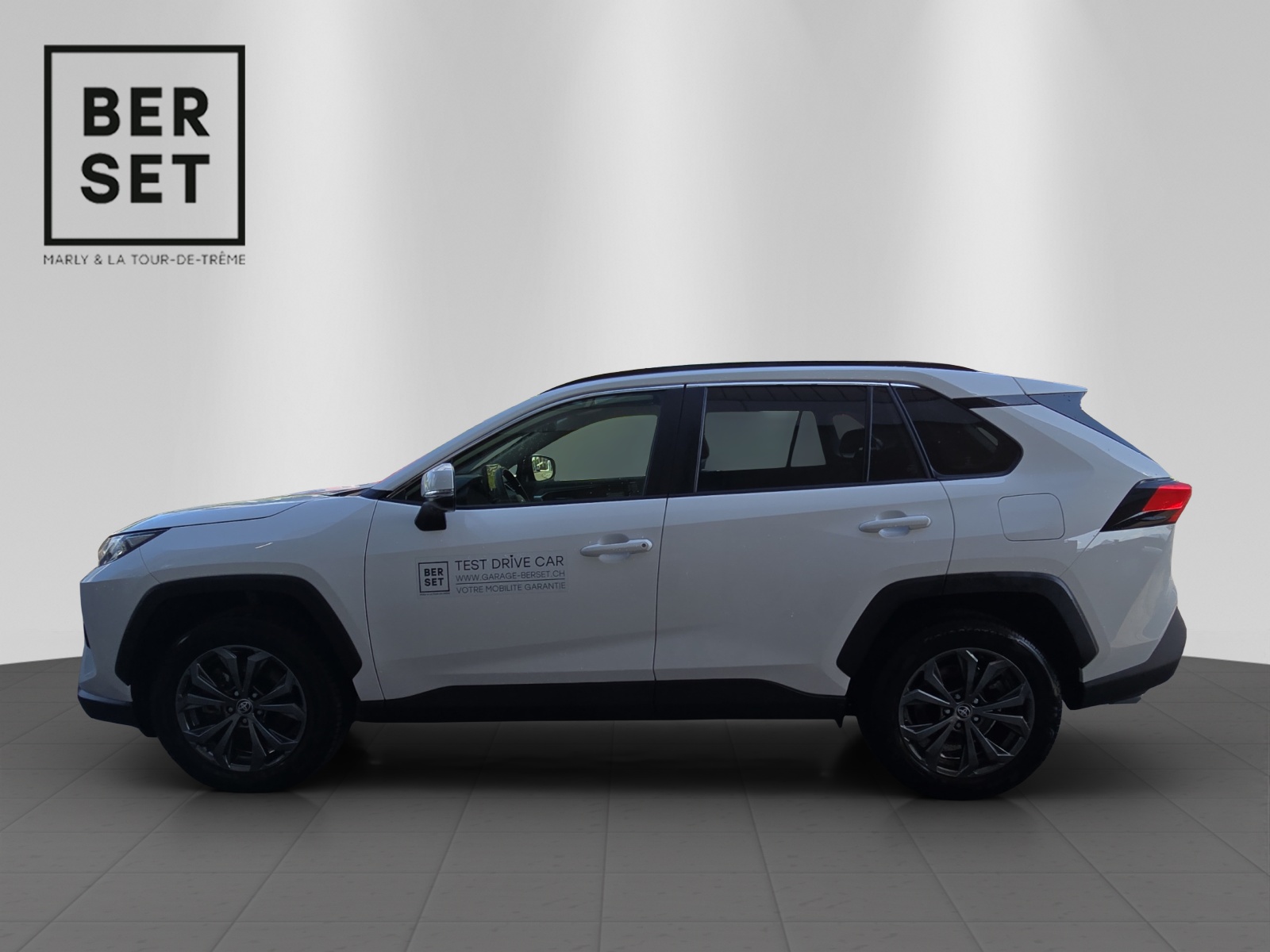 TOYOTA RAV4 2.5 HEV Trend-showroom-element-1
