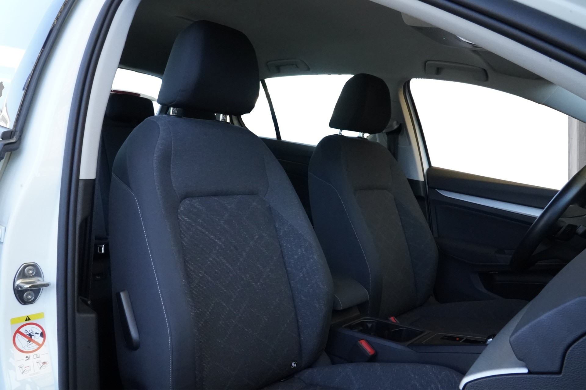 VW Golf 1.5 e TSI ACT Selection DSG *CH Fahrzeug*-image-14