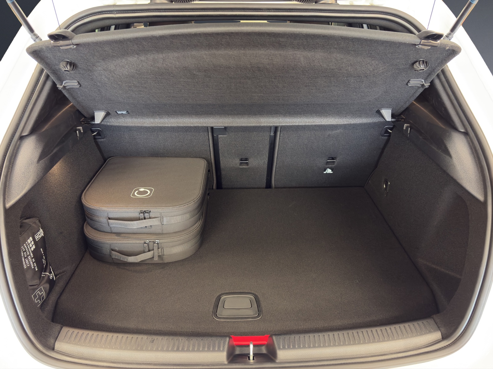 MERCEDES-BENZ A 250 e EQ Star-image-13