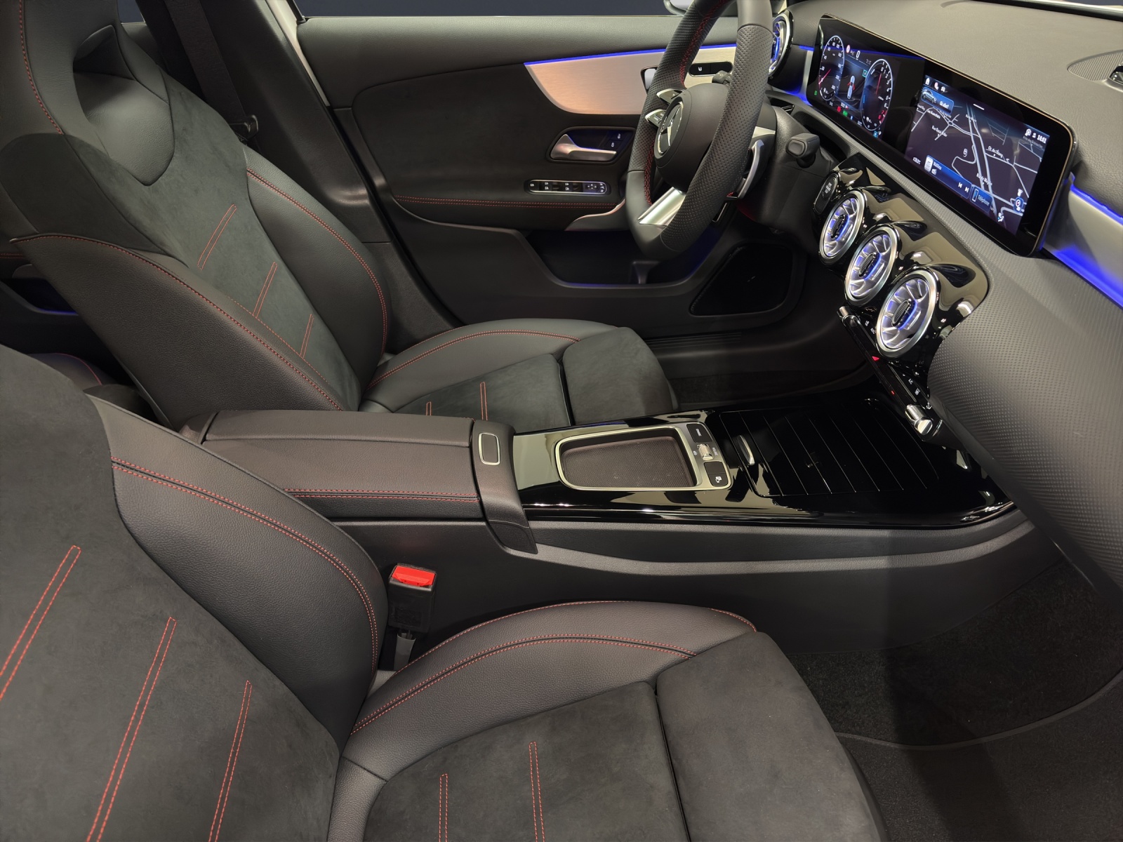 MERCEDES-BENZ A 250 e EQ Star-image-9